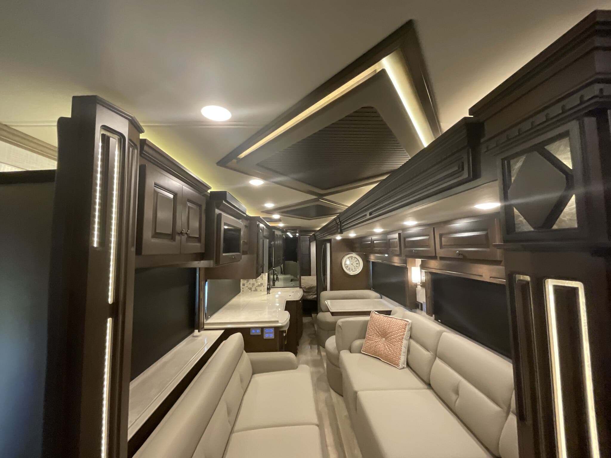 2022 Newmar Dutch Star 4369 Diesel Pusher - Image 31