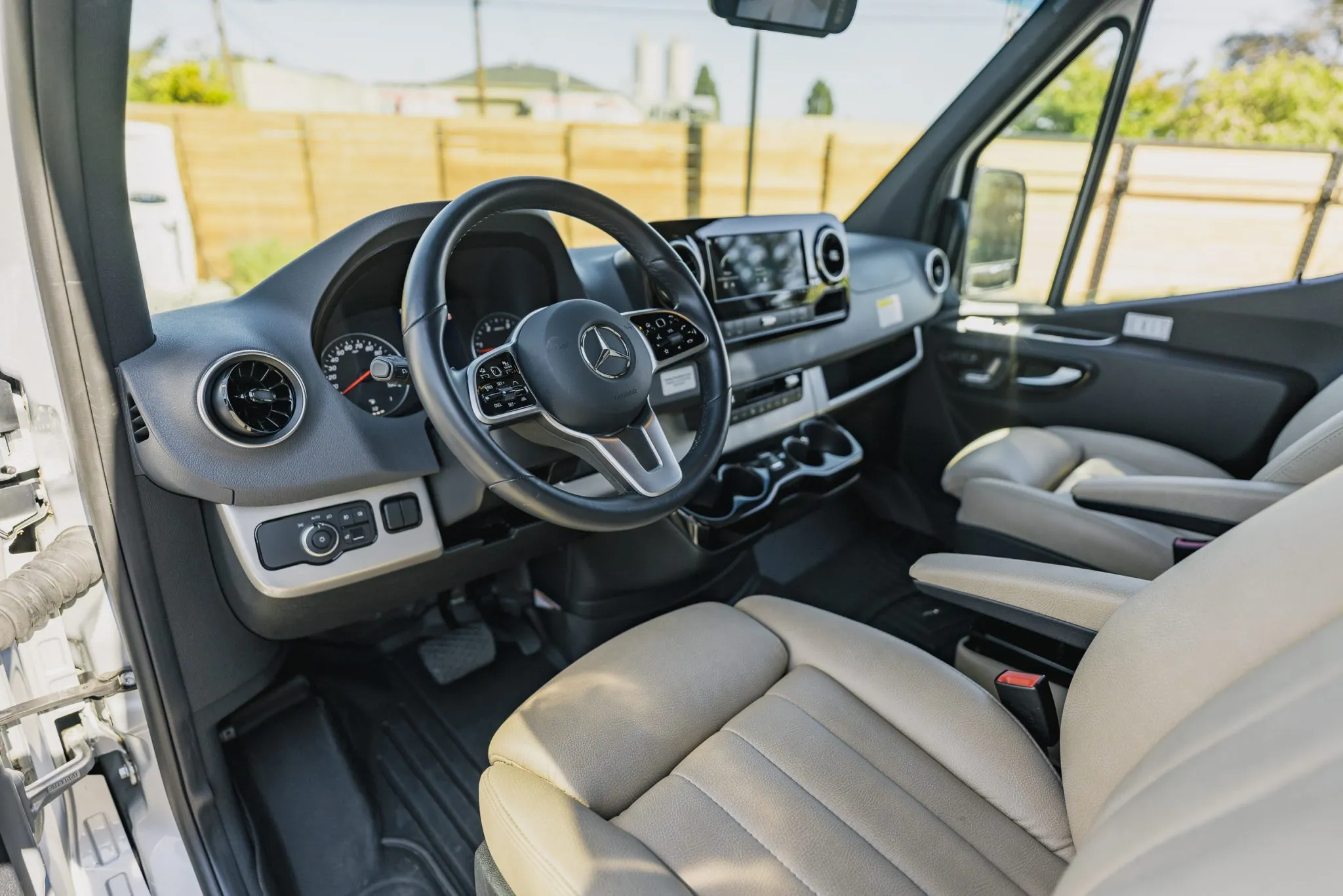 2021 Airstream Interstate 24GT Tommy Bahama Relax Edition - Image 33