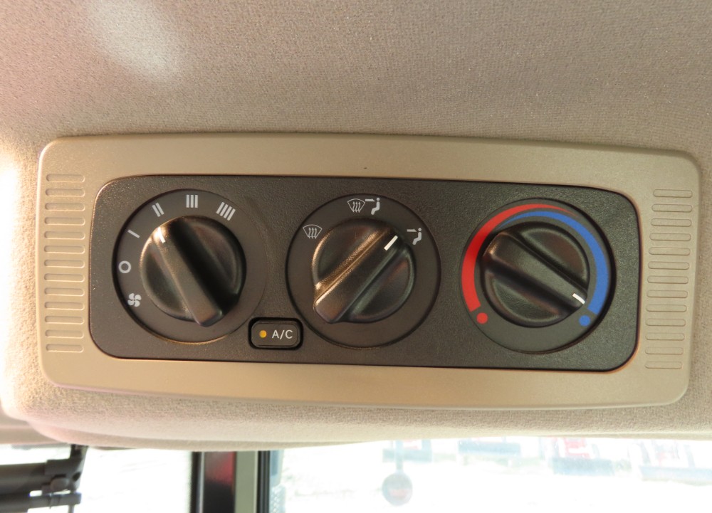 2018 Mahindra 9125P 4WD Front End Loader Utility Ag Farm Tractor - Image 7