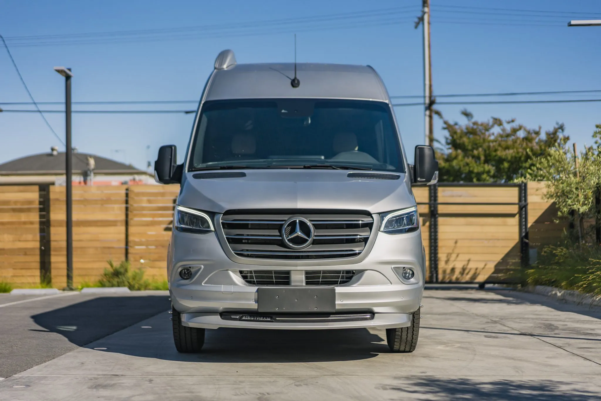 2021 Airstream Interstate 24GT Tommy Bahama Relax Edition - Image 7