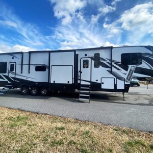 2022 Dutchmen Voltage 4145