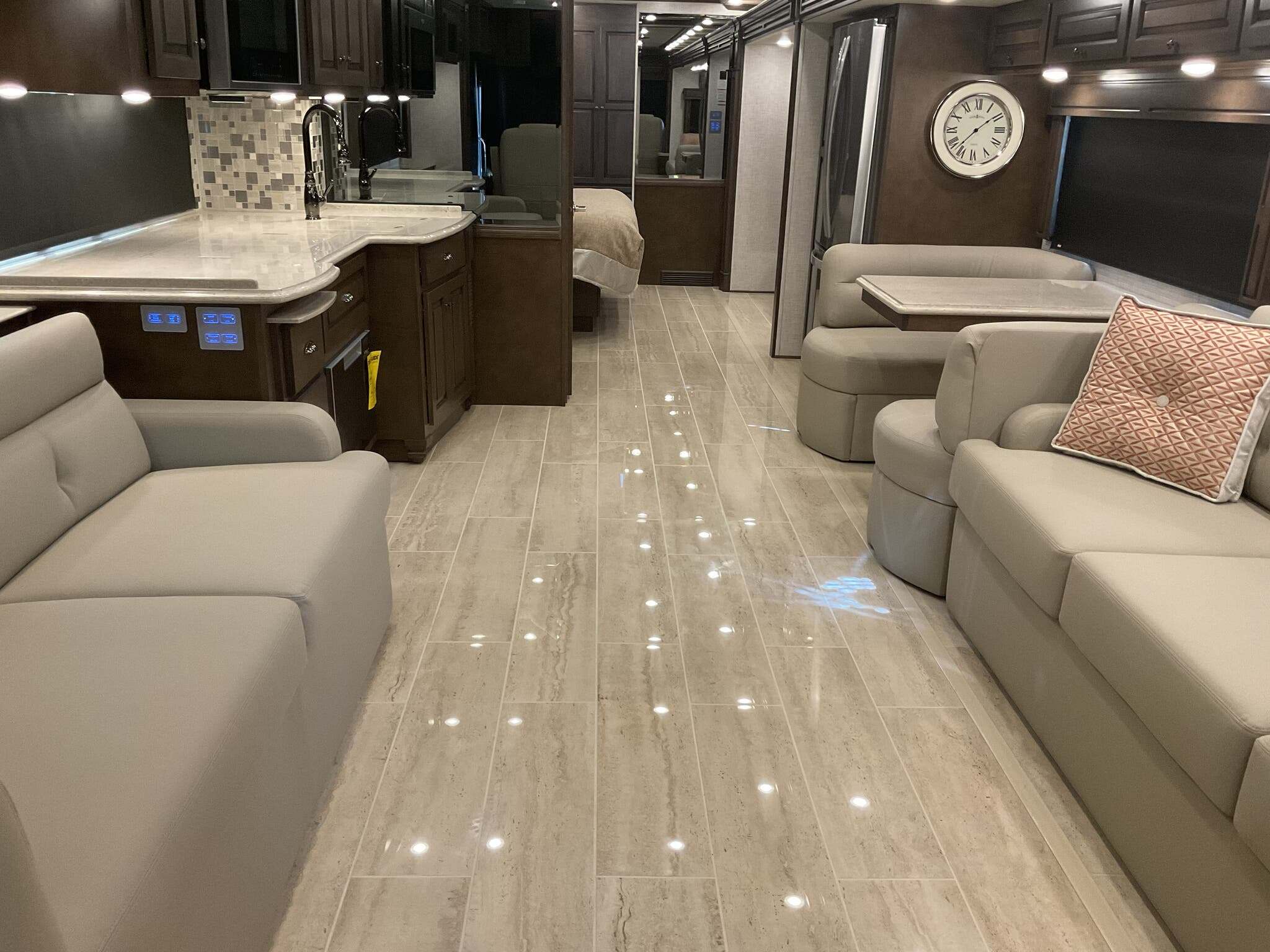 2022 Newmar Dutch Star 4369 Diesel Pusher - Image 32