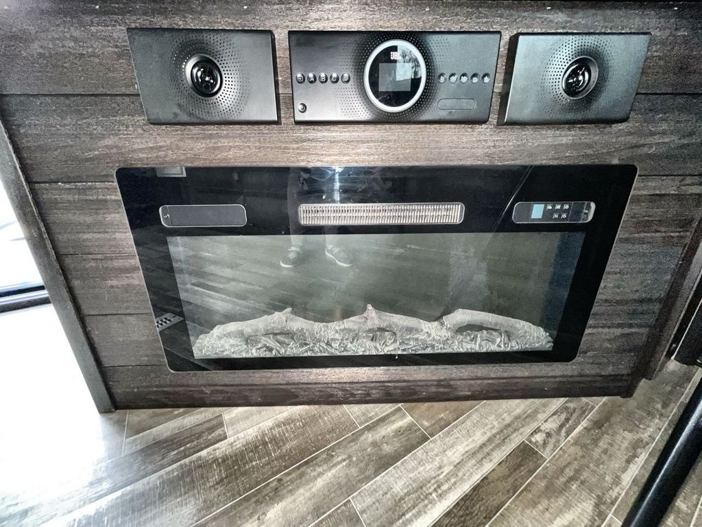 2021 Jayco Seismic 4113 - Image 24