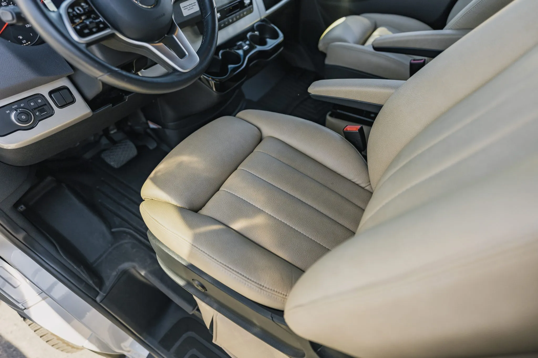 2021 Airstream Interstate 24GT Tommy Bahama Relax Edition - Image 34