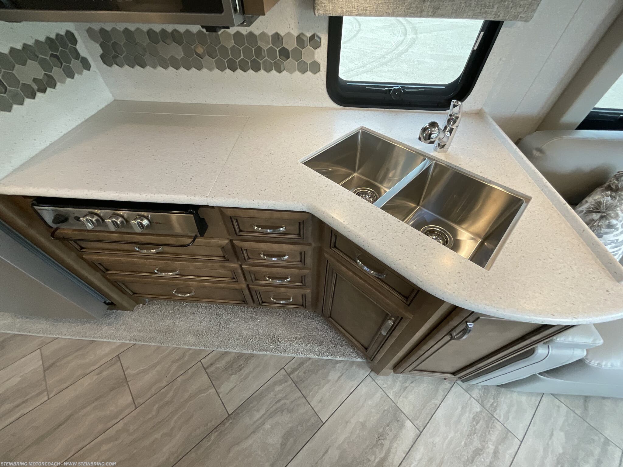 2022 Newmar Bay Star 3014 - Image 35