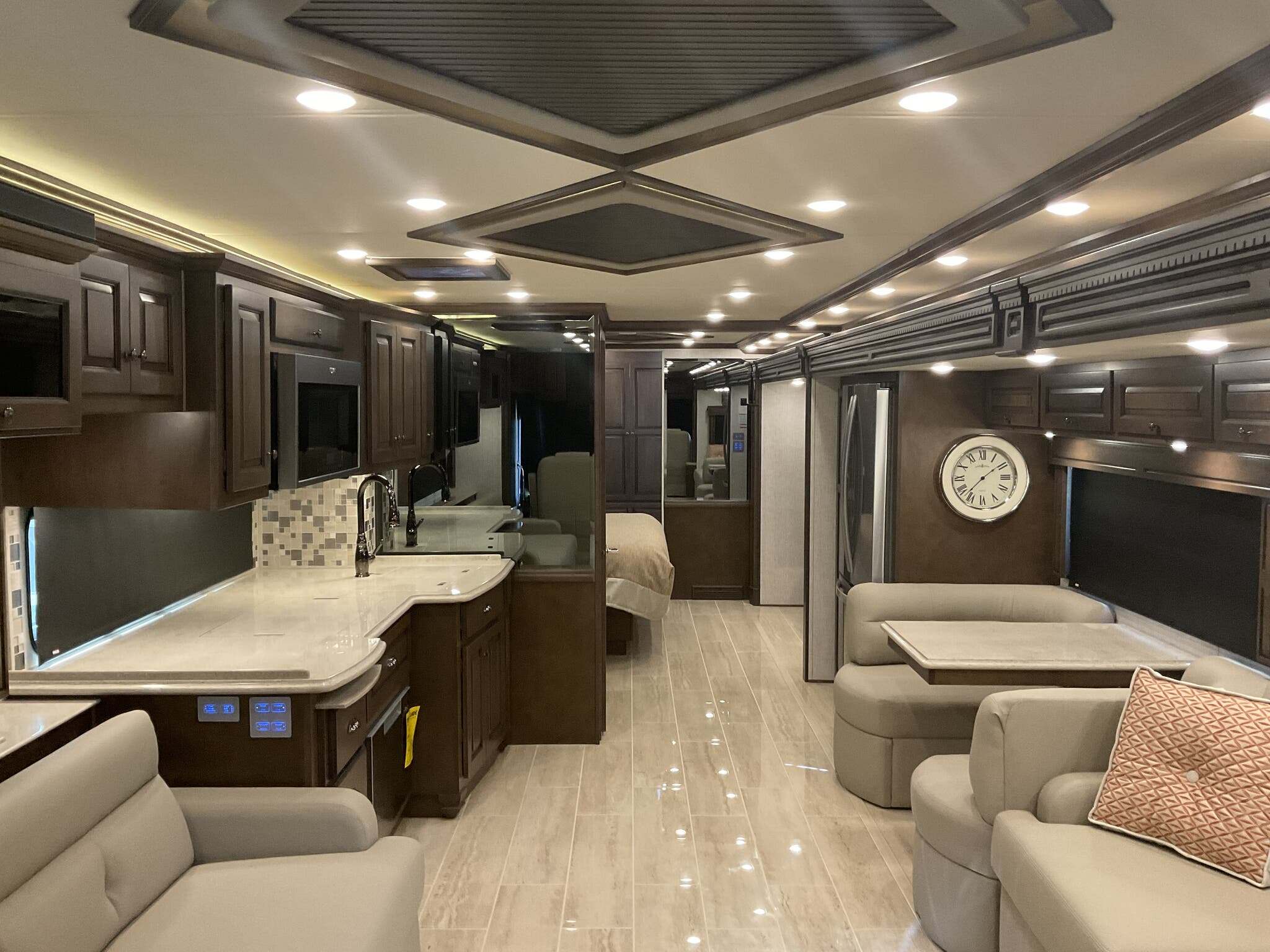 2022 Newmar Dutch Star 4369 Diesel Pusher - Image 33