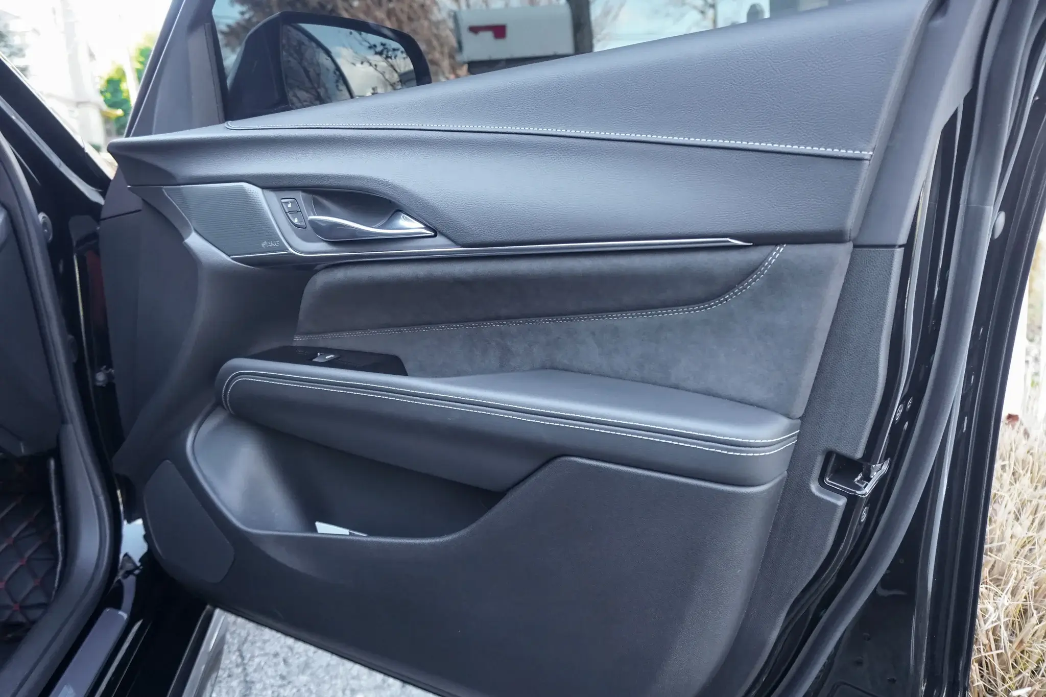 2023 Cadillac CT4-V Blackwing - Image 7