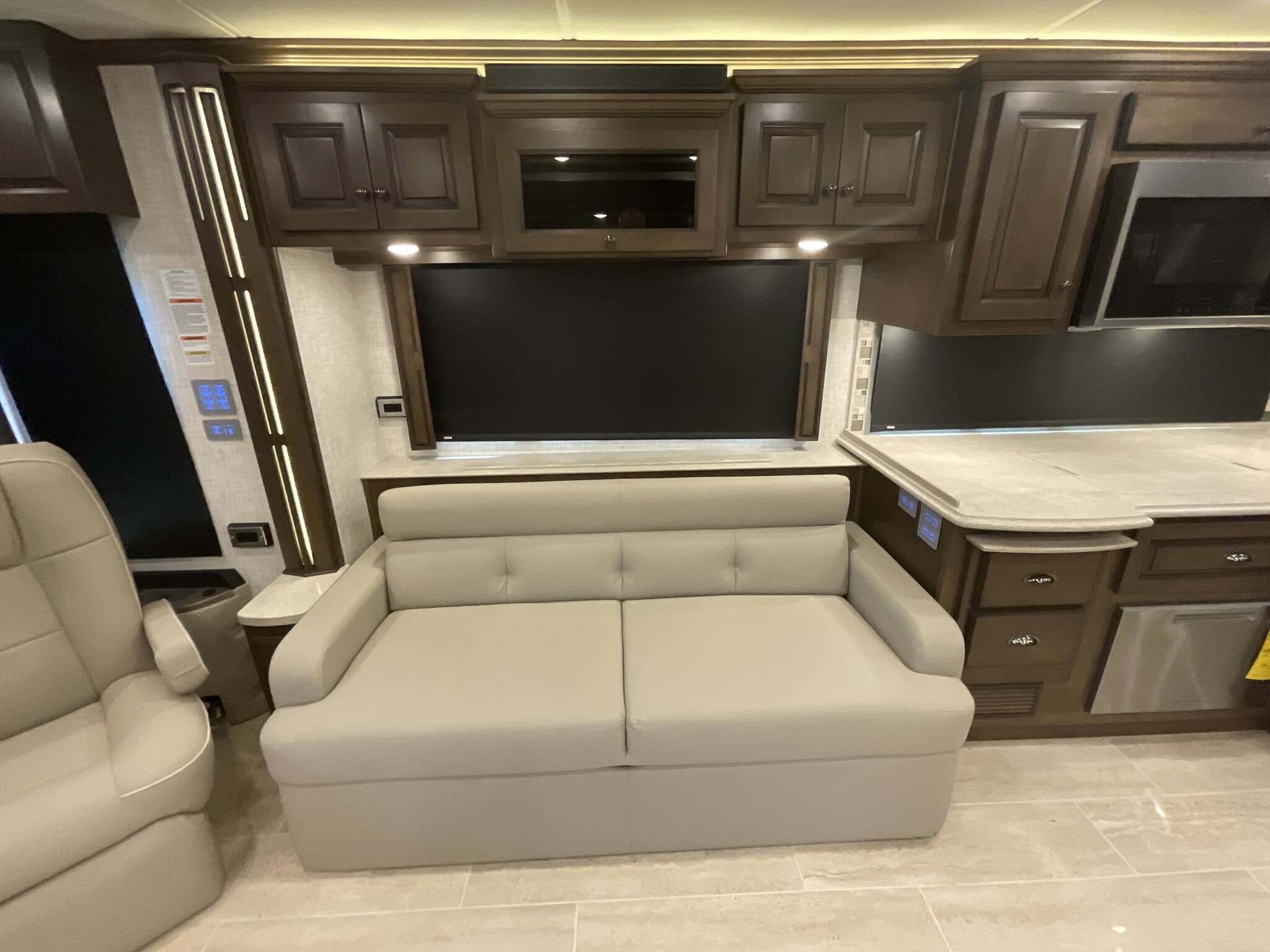 2022 Newmar Dutch Star 4369 Diesel Pusher - Image 34