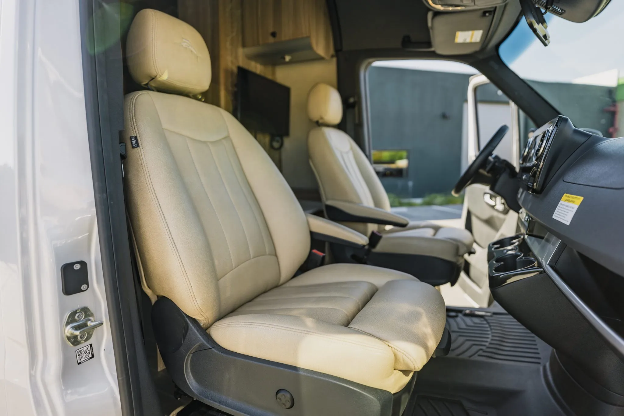 2021 Airstream Interstate 24GT Tommy Bahama Relax Edition - Image 36