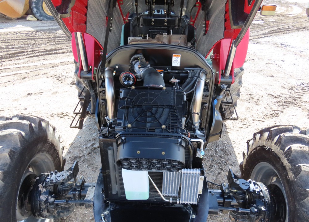 2018 Mahindra 9125P 4WD Front End Loader Utility Ag Farm Tractor - Image 10