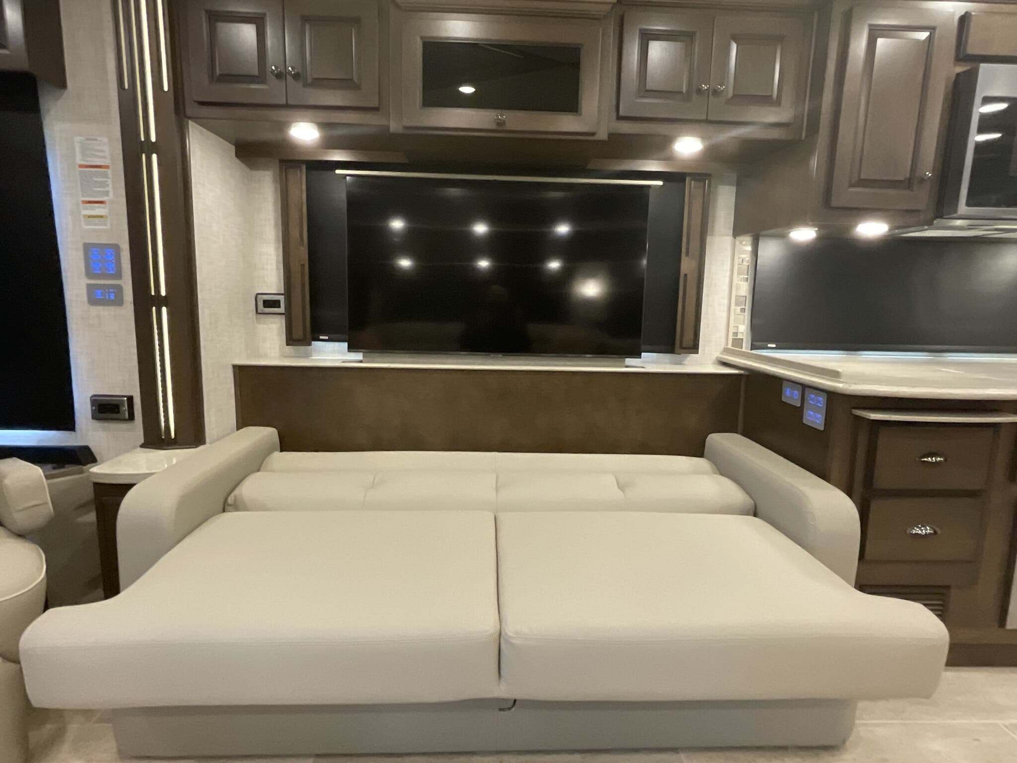 2022 Newmar Dutch Star 4369 Diesel Pusher - Image 35