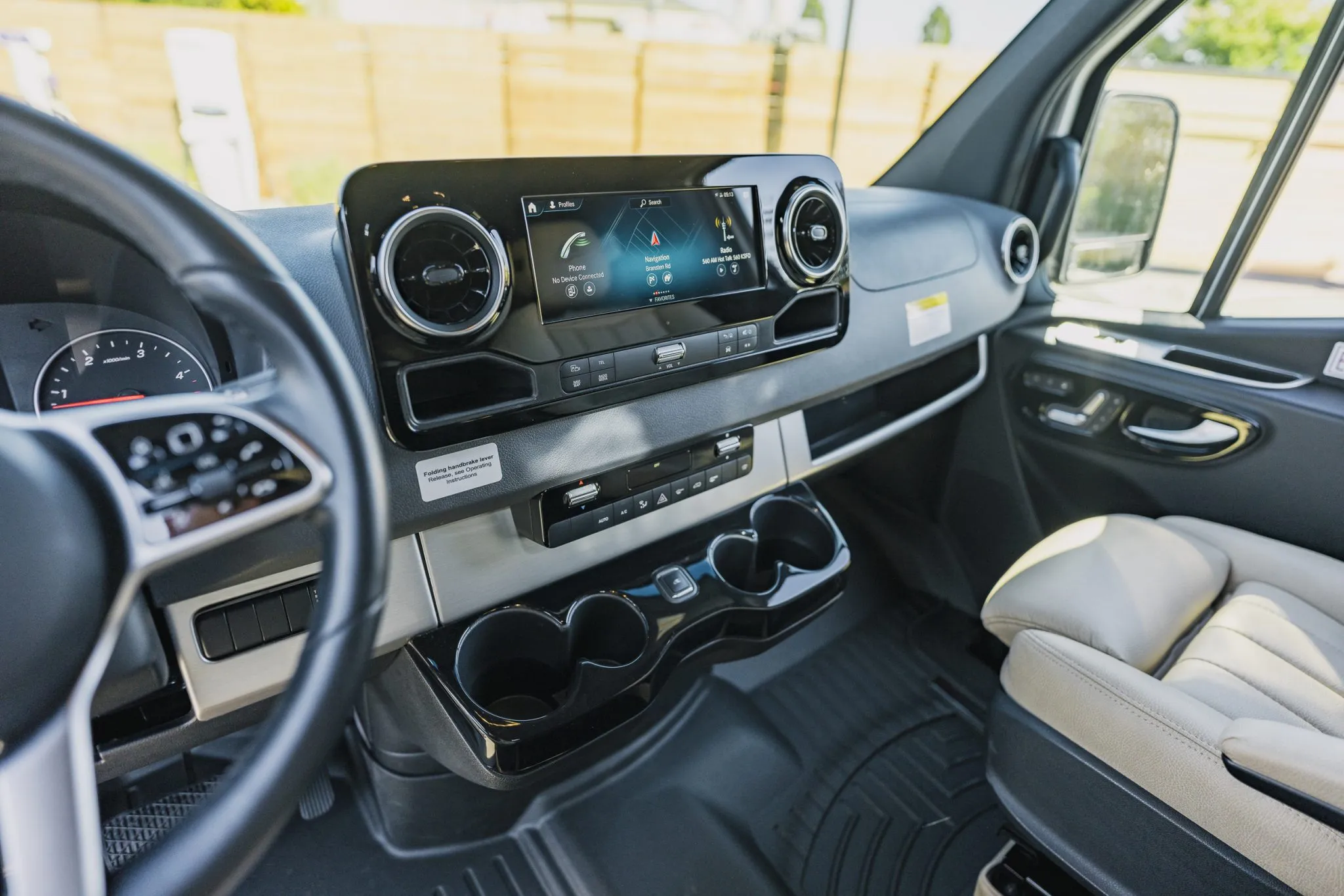 2021 Airstream Interstate 24GT Tommy Bahama Relax Edition - Image 37