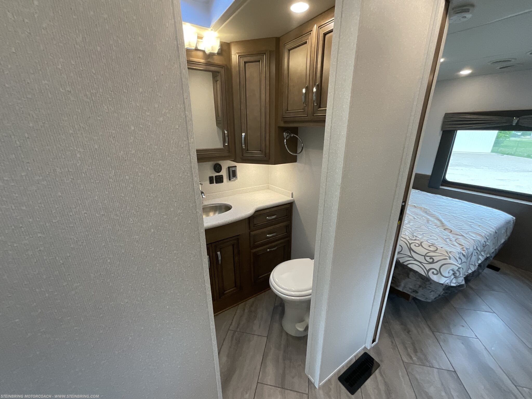 2022 Newmar Bay Star 3014 - Image 40