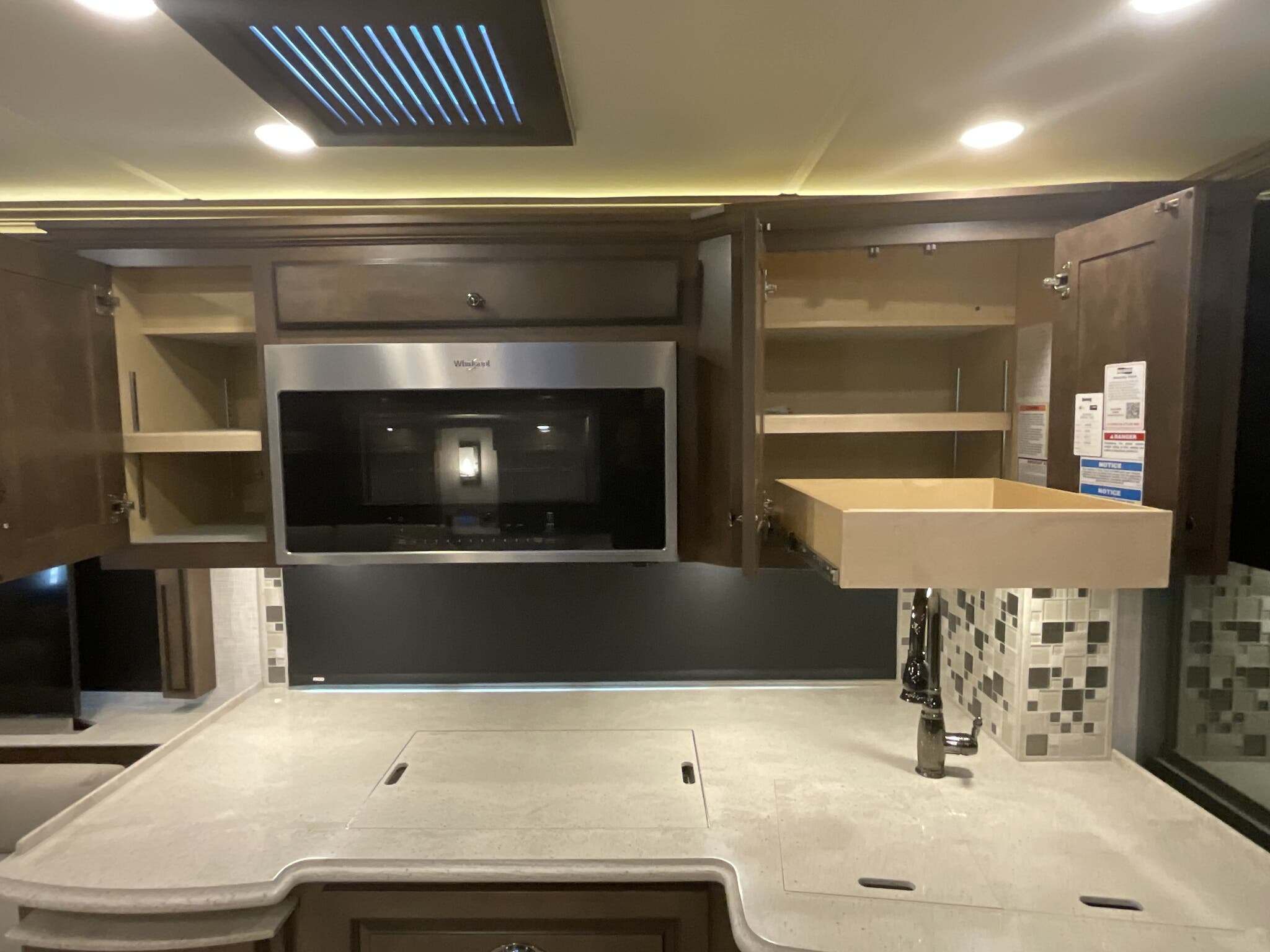 2022 Newmar Dutch Star 4369 Diesel Pusher - Image 40