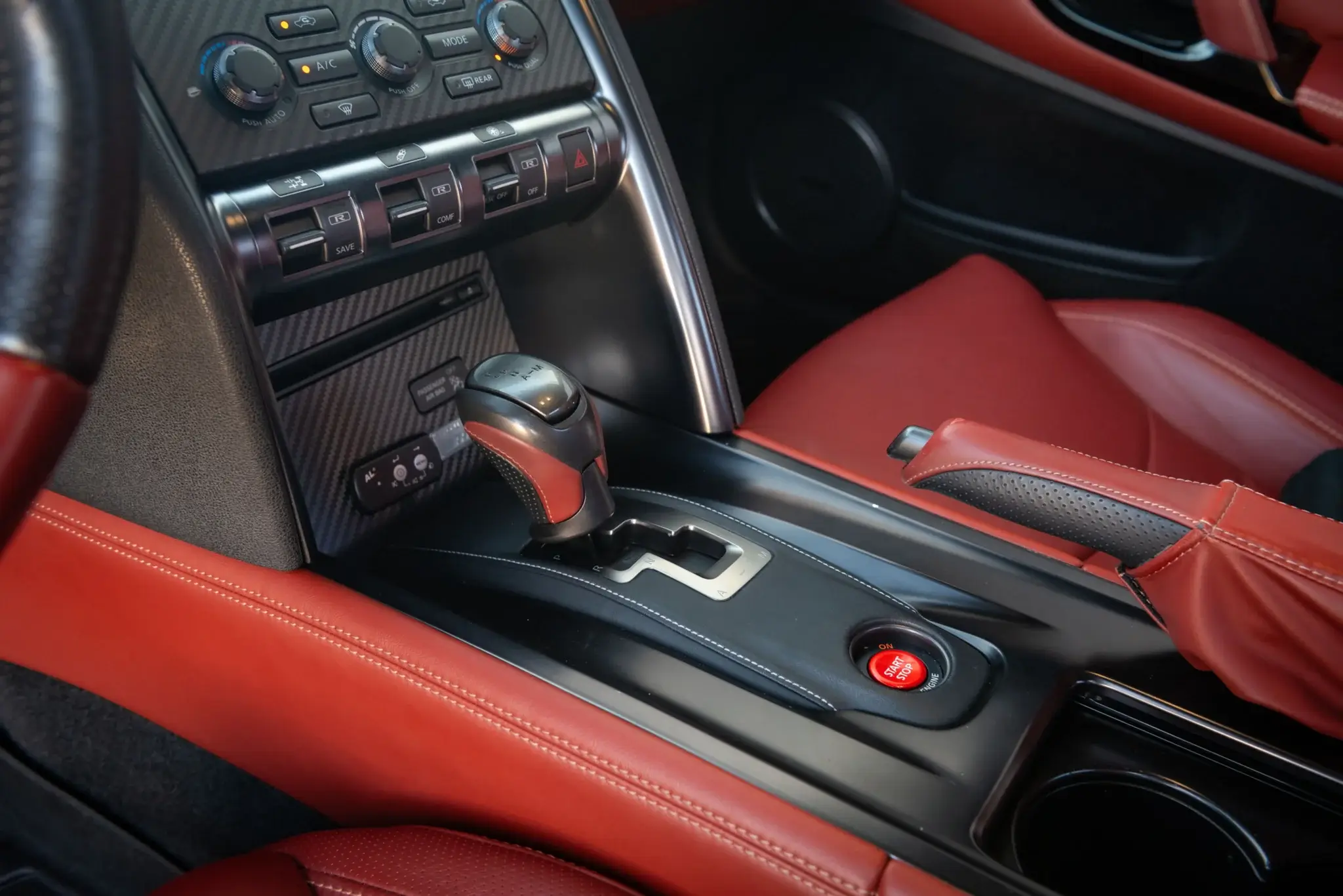 2015 Nissan GT-R Premium - Image 39