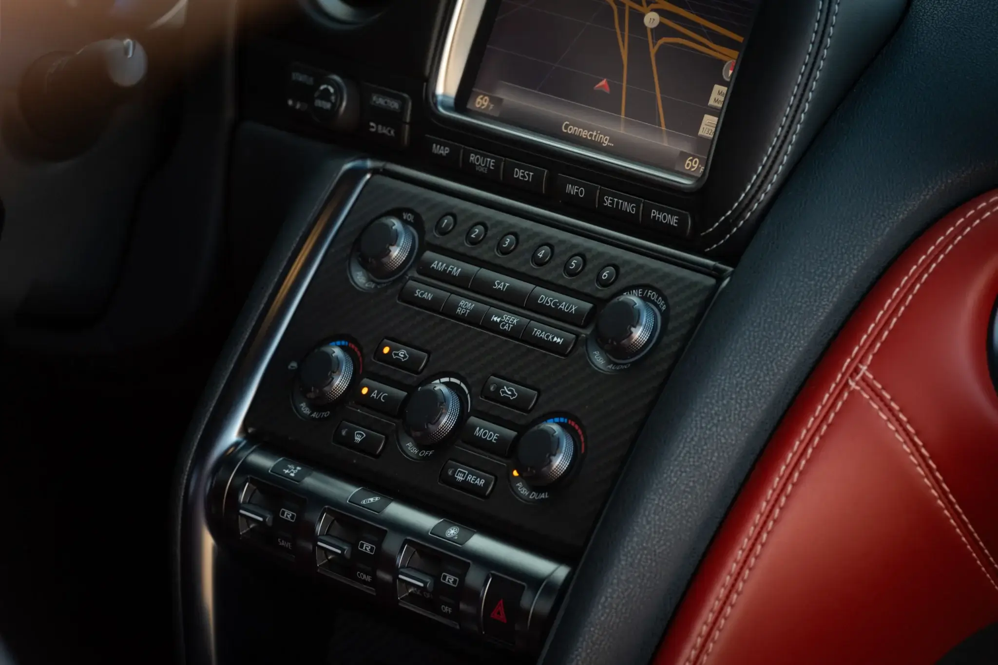 2015 Nissan GT-R Premium - Image 40