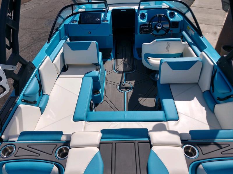 2022 Heyday Wake Boats WTSurf - Image 3