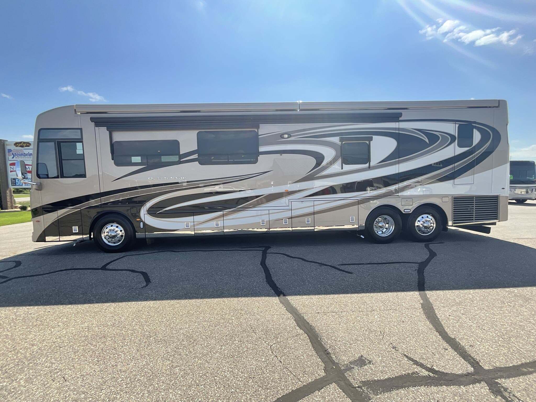 2022 Newmar Dutch Star 4369 Diesel Pusher