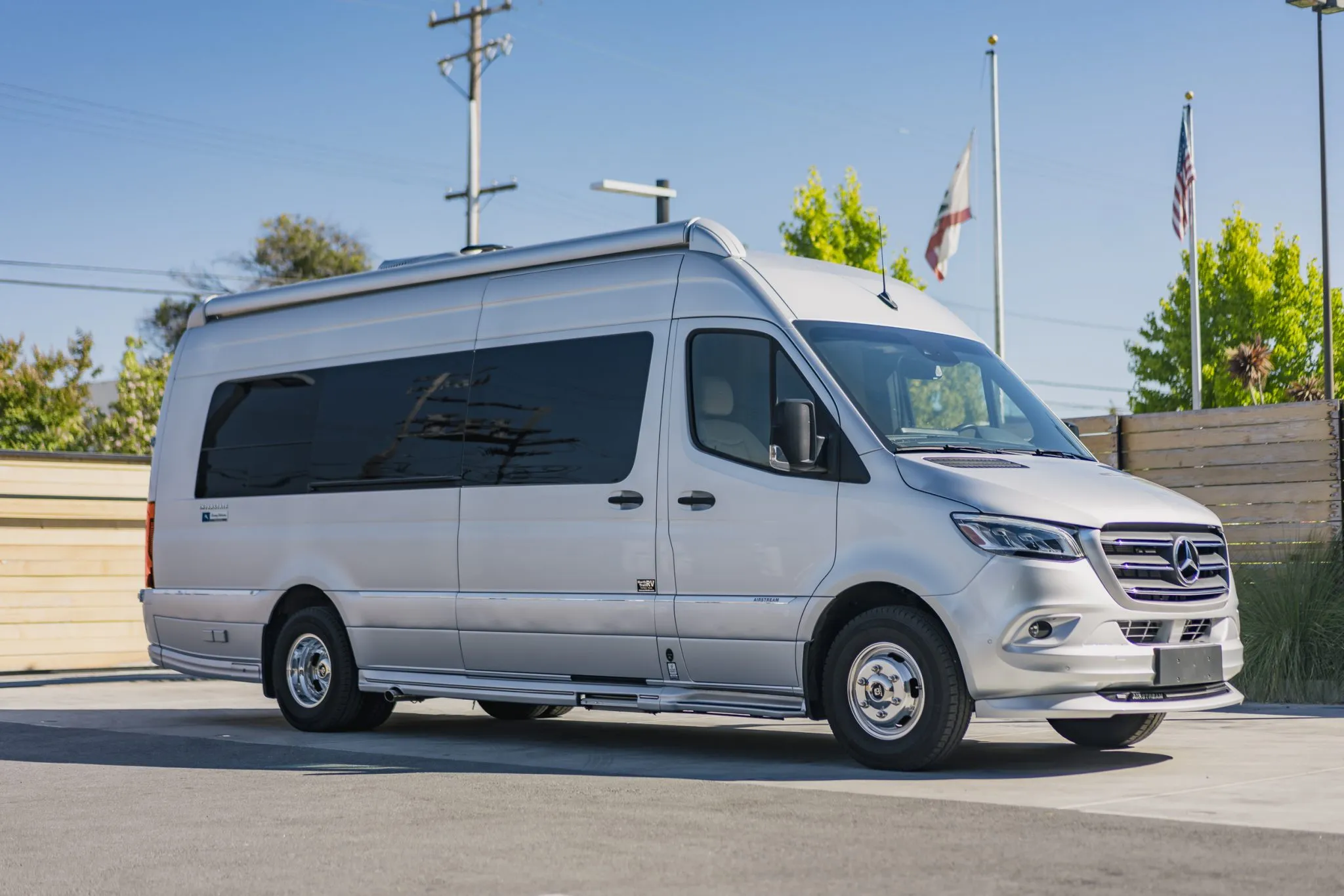 2021 Airstream Interstate 24GT Tommy Bahama Relax Edition - Image 8