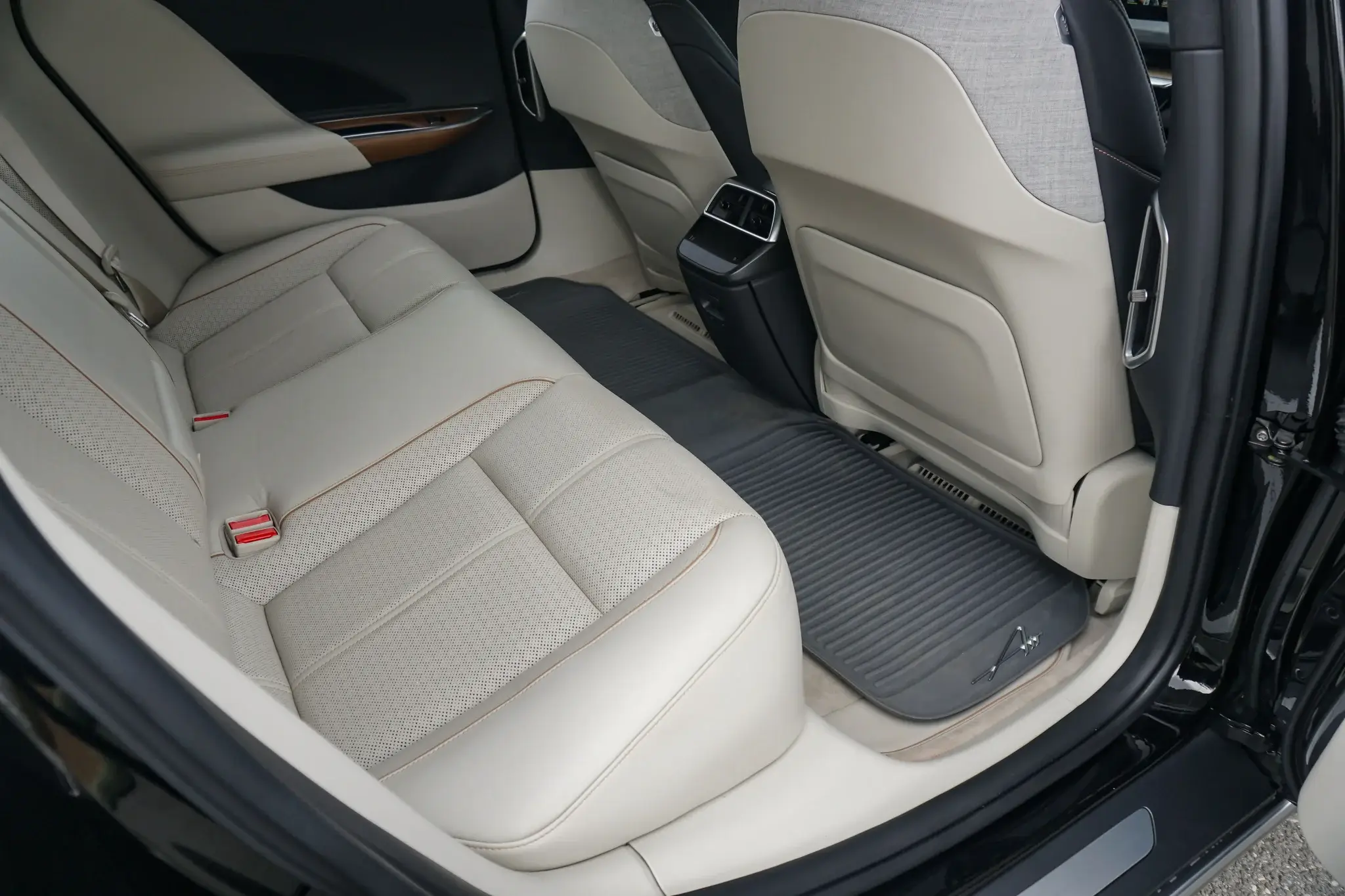 2022 Lucid Air Grand Touring - Image 14