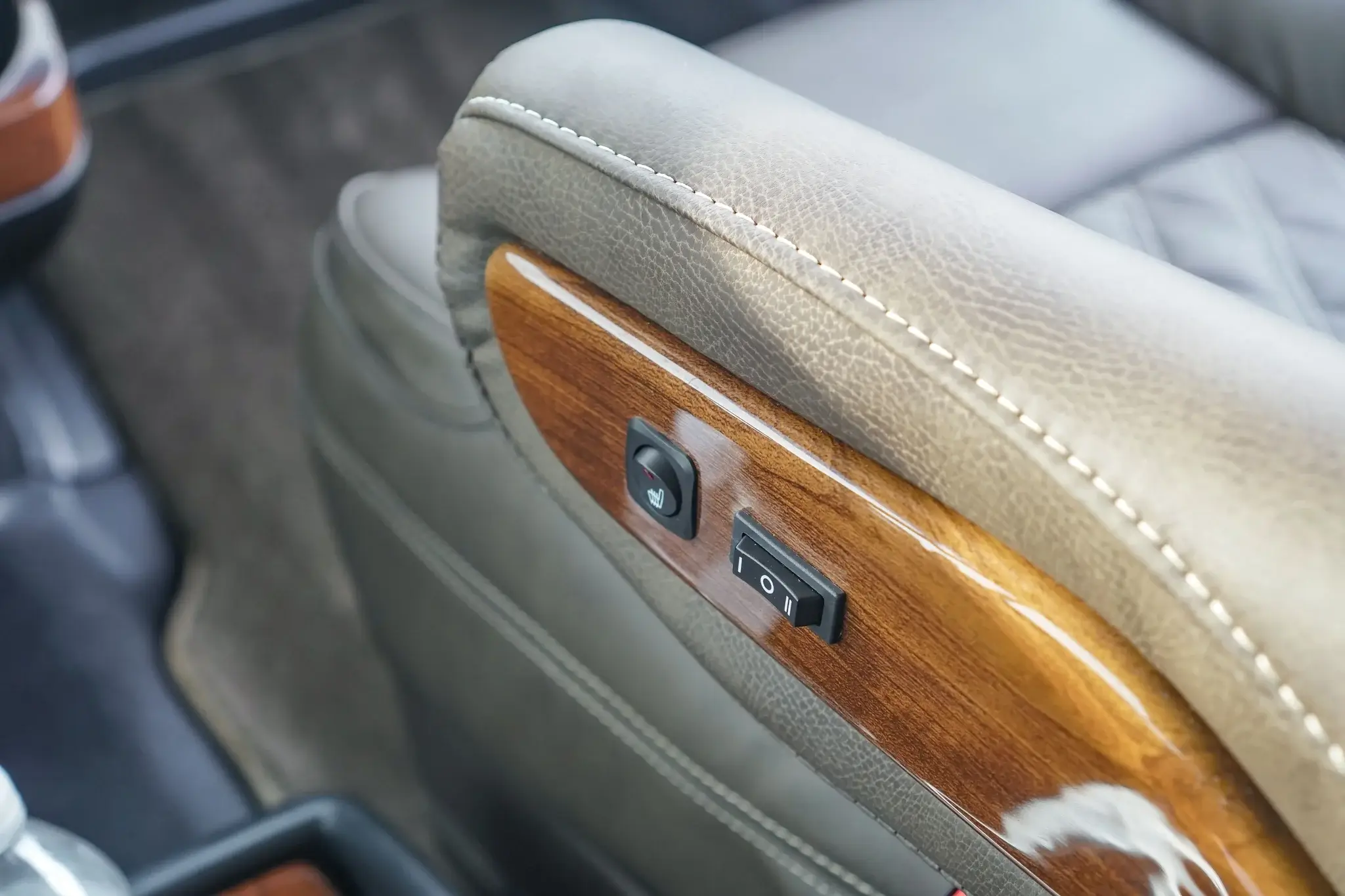 2022 Mercedes-Benz Sprinter 2500 4x4 Explorer Luxury Shuttle - Image 74