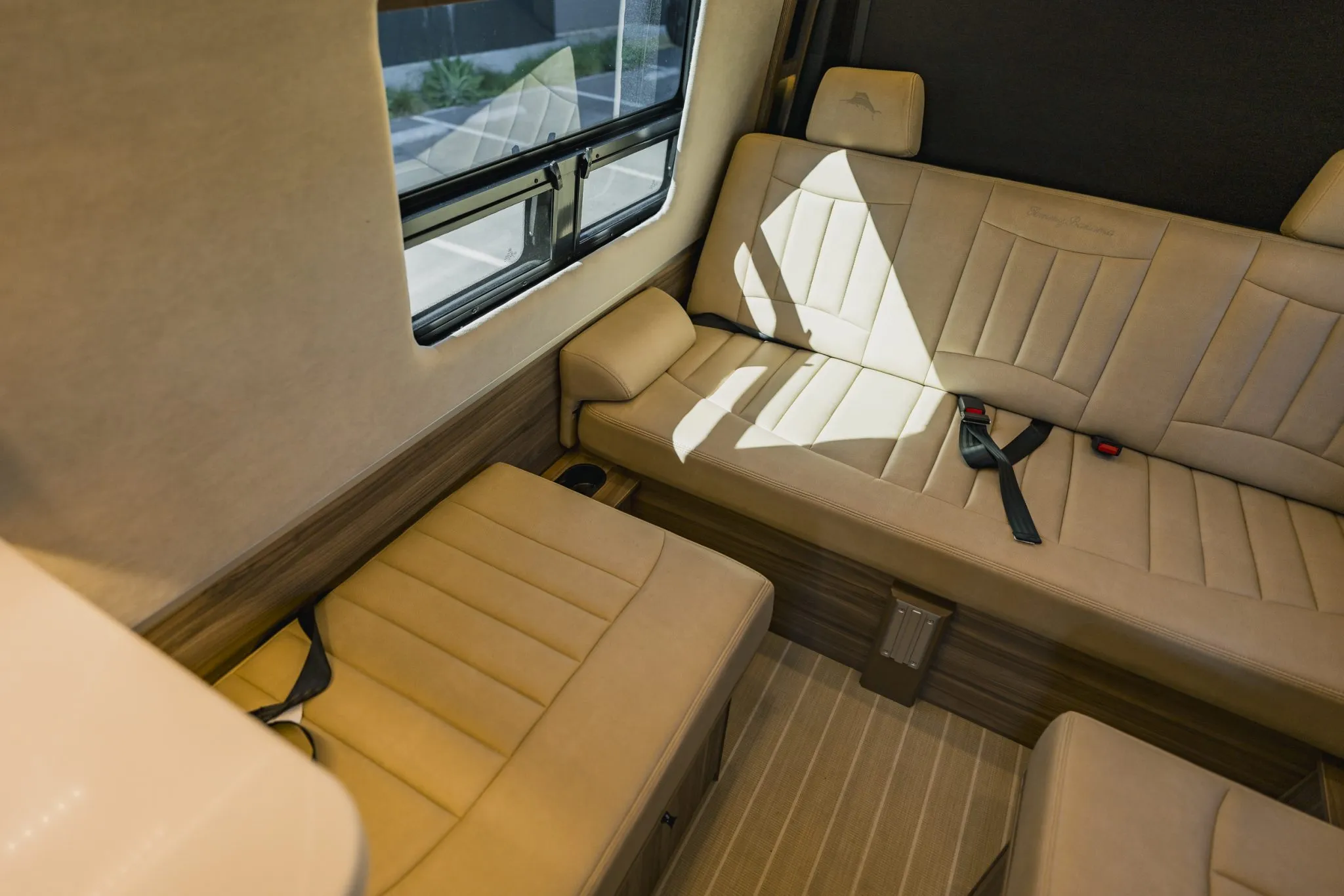 2021 Airstream Interstate 24GT Tommy Bahama Relax Edition - Image 44