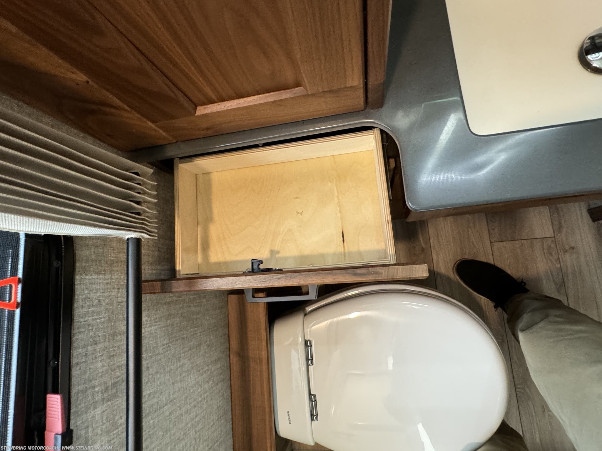 2022 Winnebago Journey 34N - Image 47