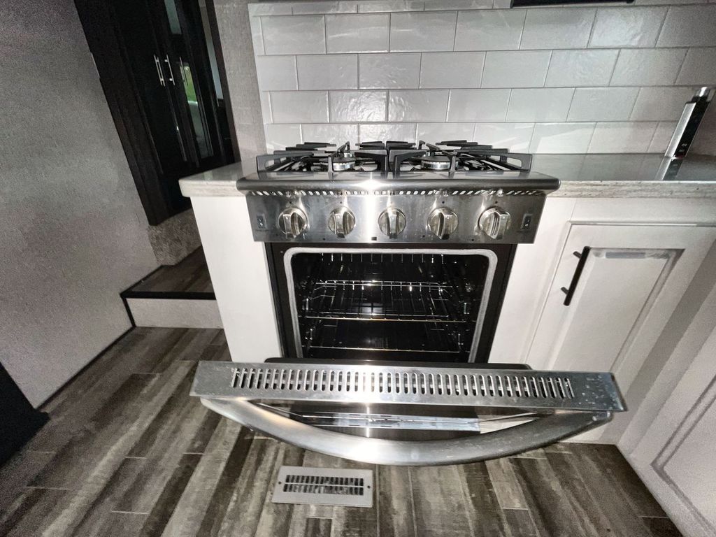 2021 Jayco Seismic 4113 - Image 38