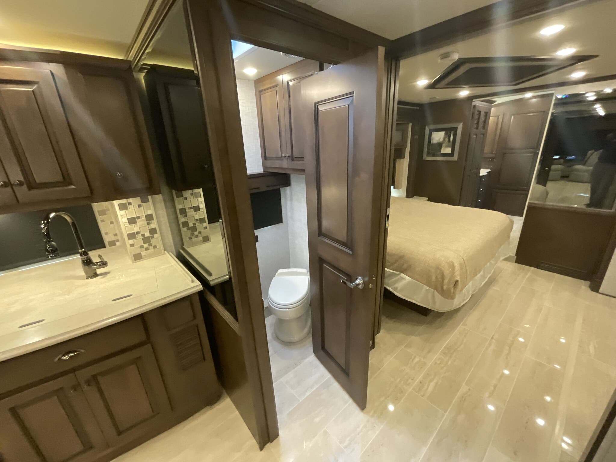 2022 Newmar Dutch Star 4369 Diesel Pusher - Image 48