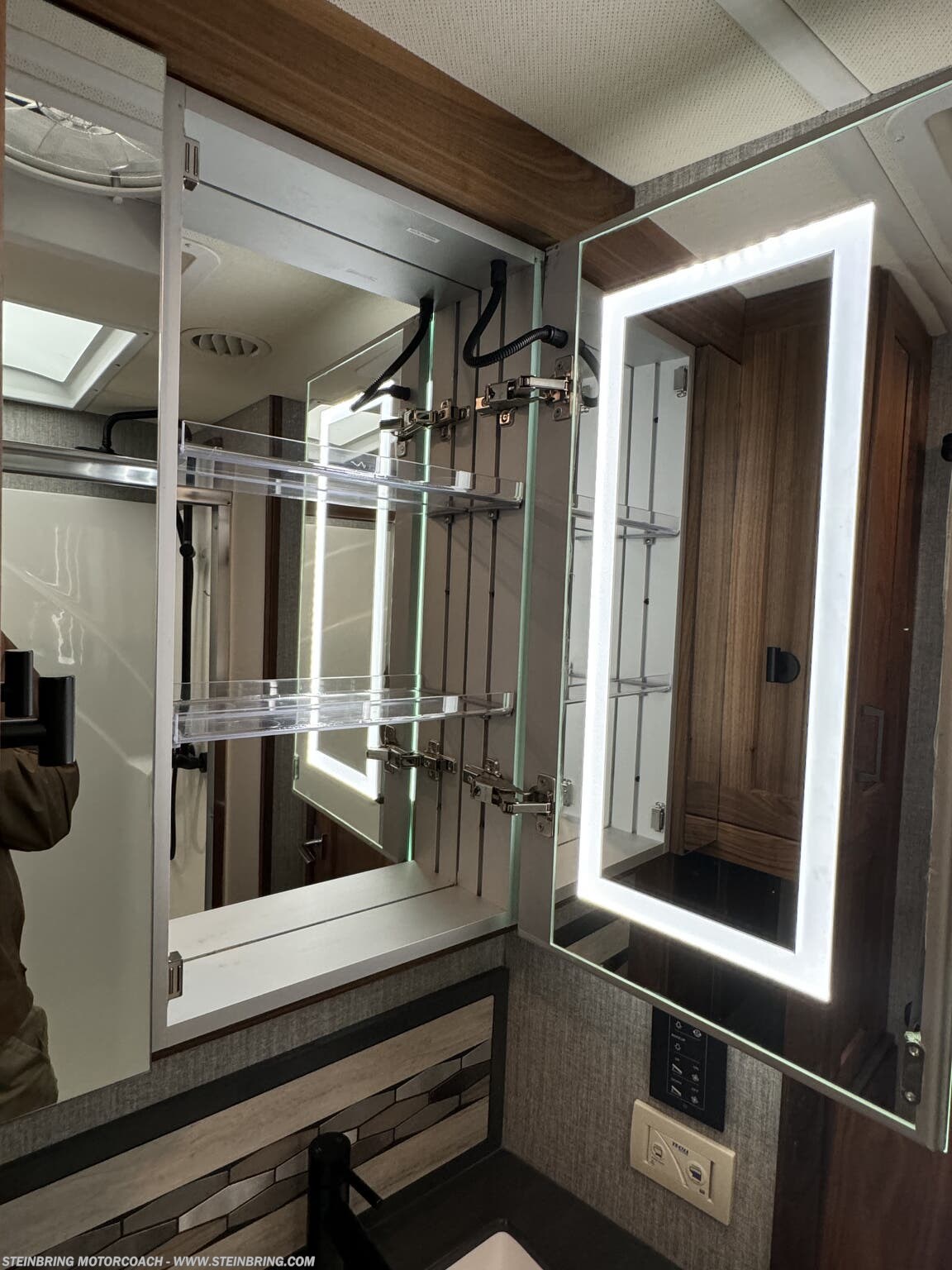 2022 Winnebago Journey 34N - Image 50