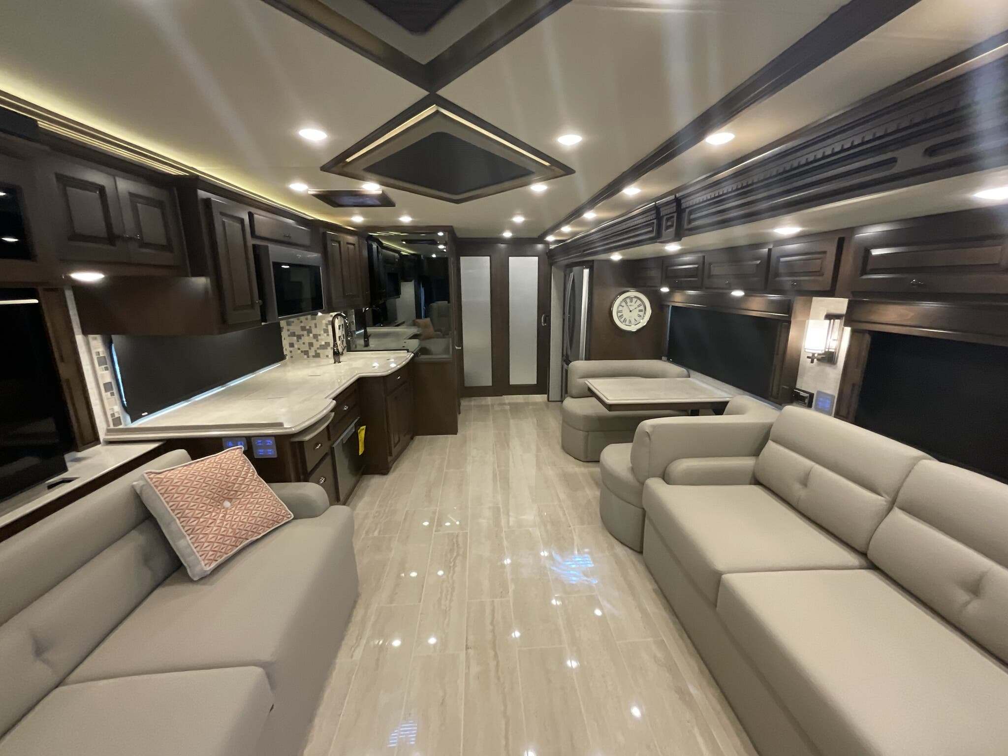 2022 Newmar Dutch Star 4369 Diesel Pusher - Image 49