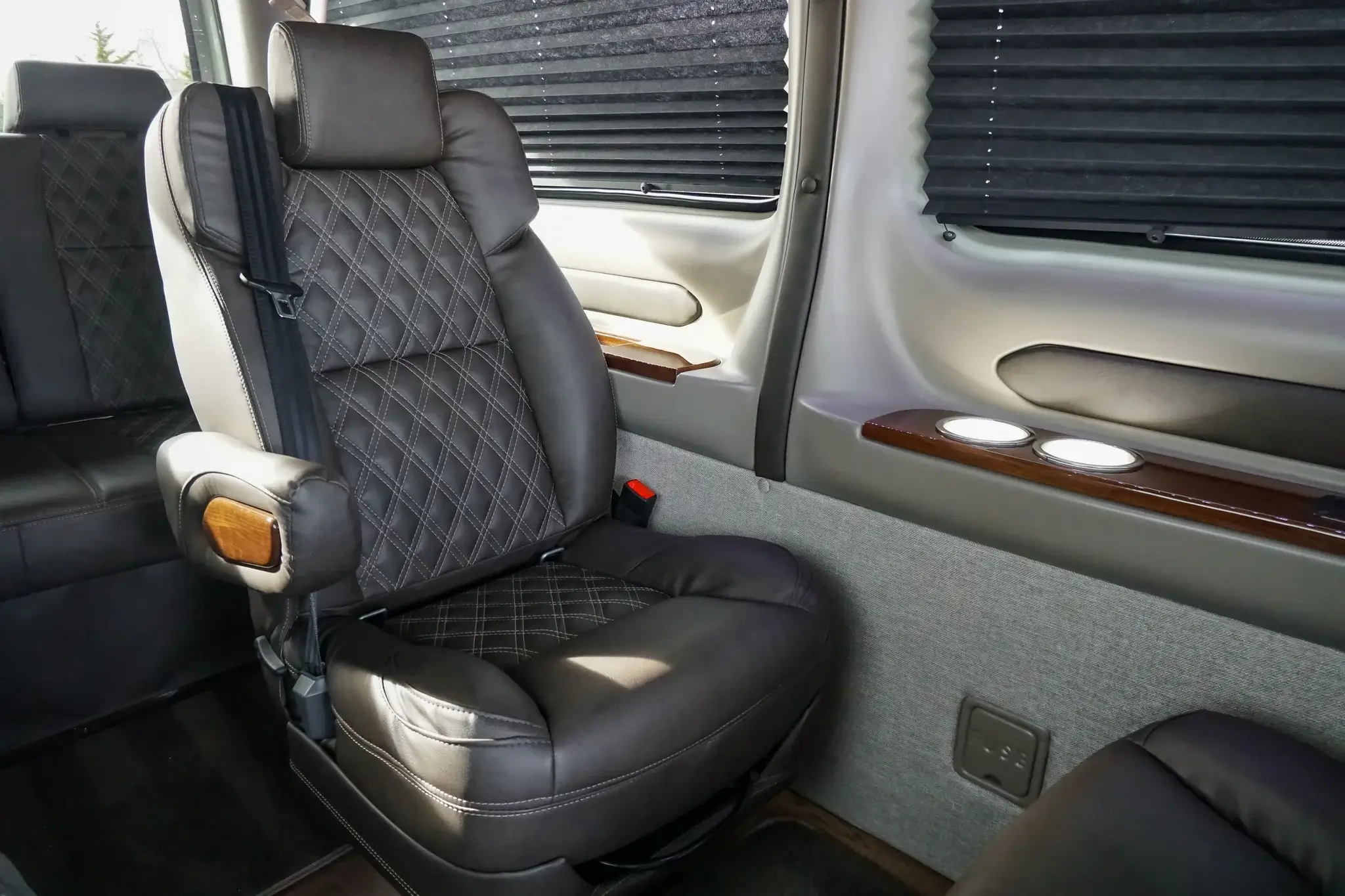 2022 Mercedes-Benz Sprinter 2500 4x4 Explorer Luxury Shuttle - Image 6