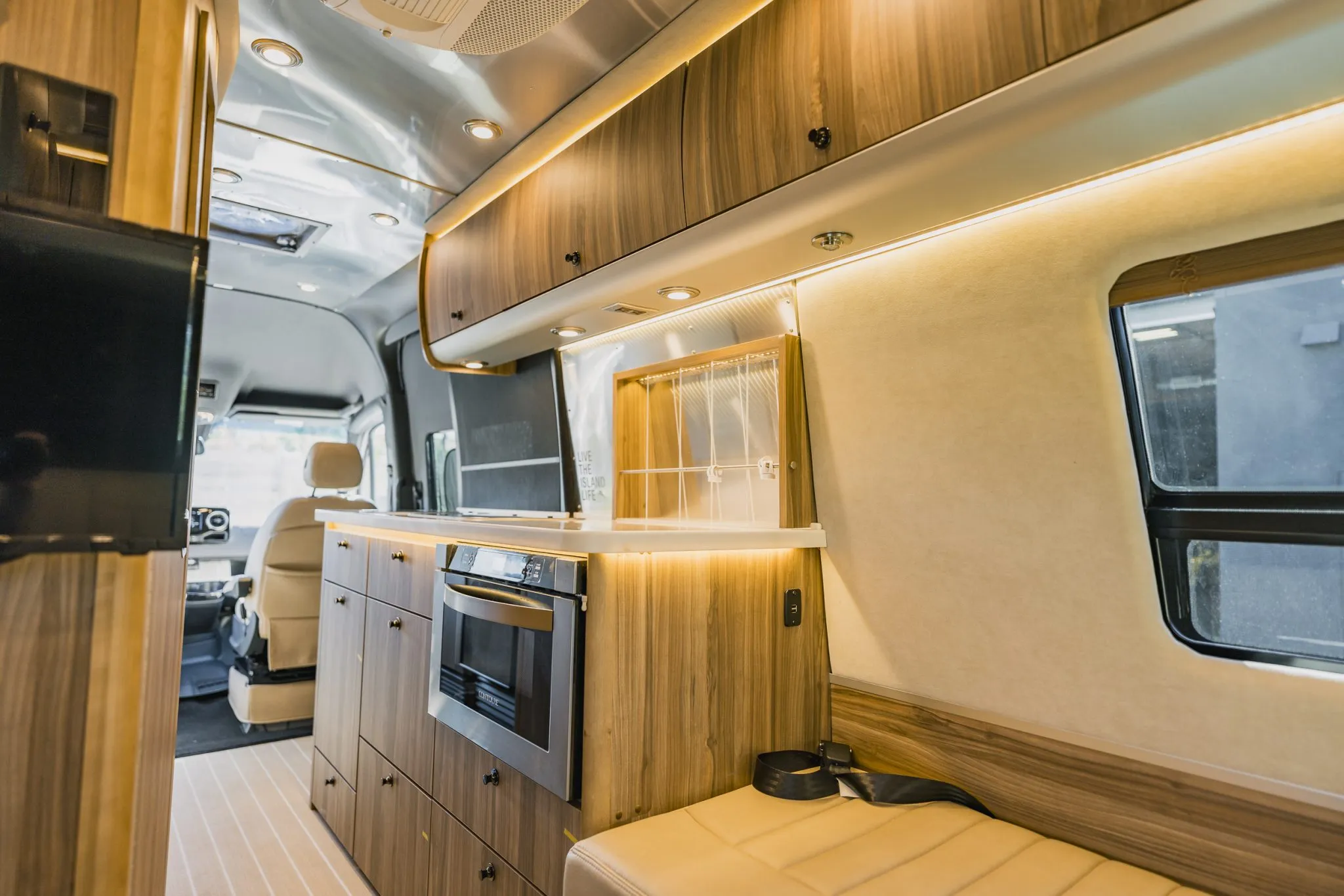 2021 Airstream Interstate 24GT Tommy Bahama Relax Edition - Image 49