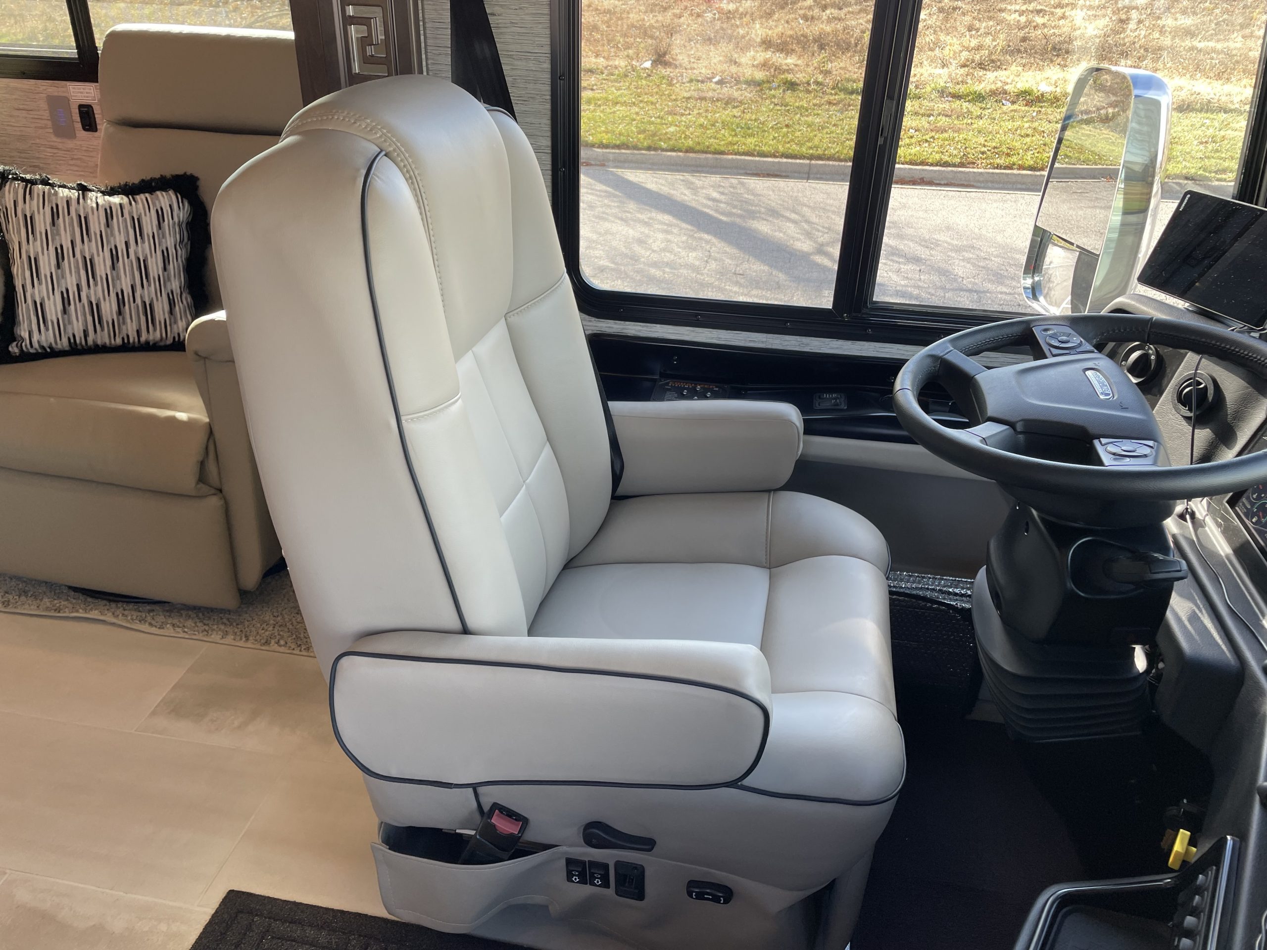 2021 Newmar VENTANA 4369 - Image 4