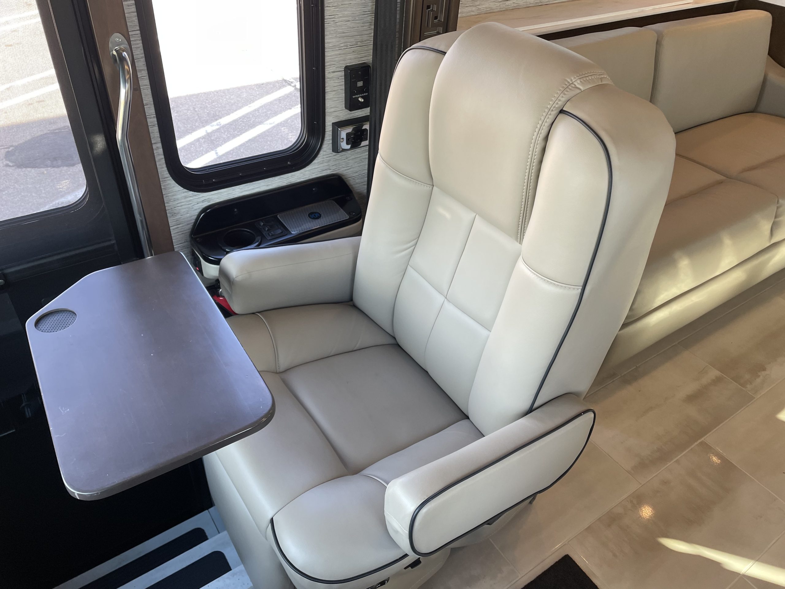 2021 Newmar VENTANA 4369 - Image 5