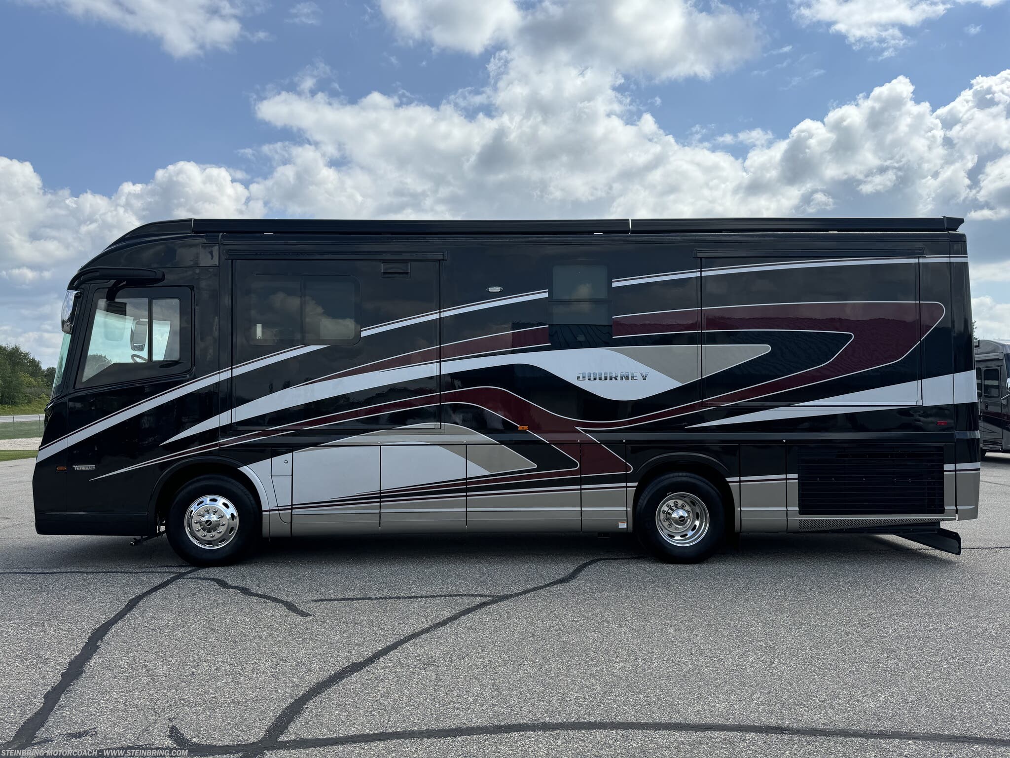 2022 Winnebago Journey 34N - Image 9