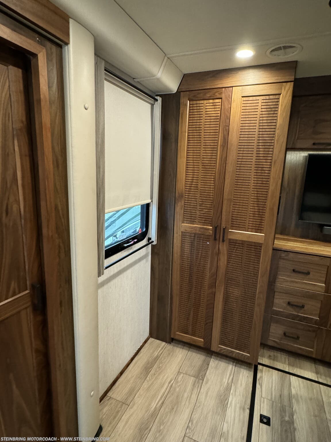 2022 Winnebago Journey 34N - Image 54