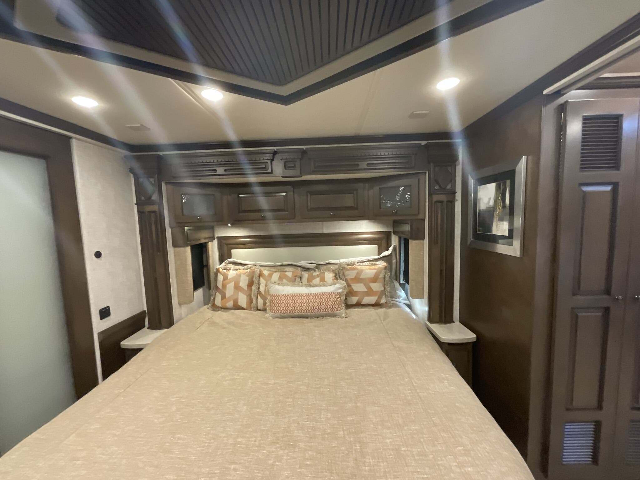 2022 Newmar Dutch Star 4369 Diesel Pusher - Image 53