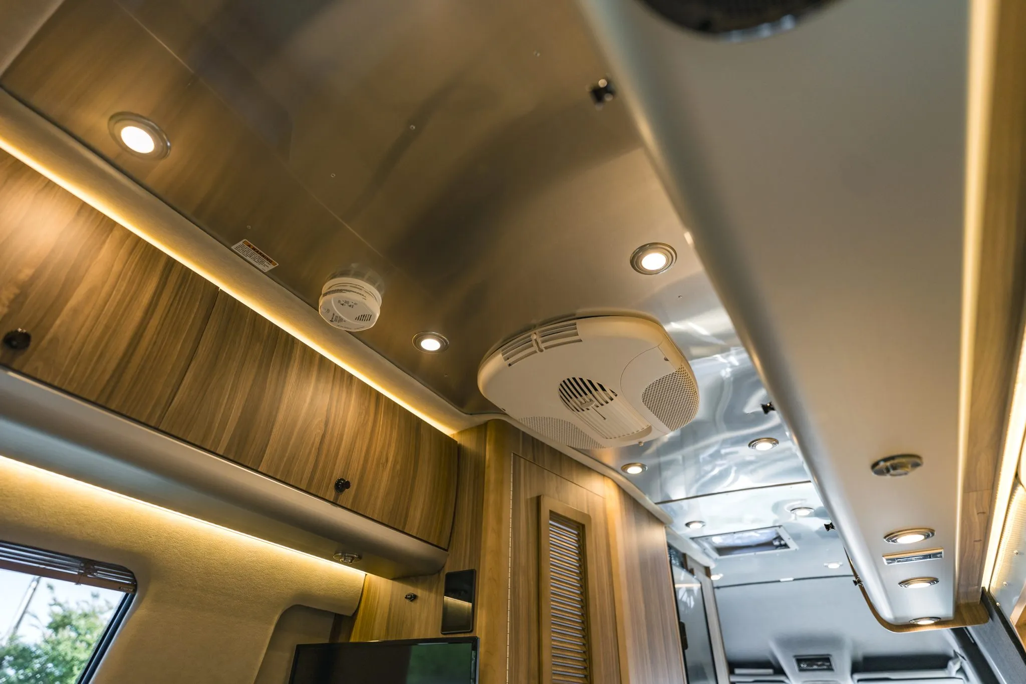 2021 Airstream Interstate 24GT Tommy Bahama Relax Edition - Image 53