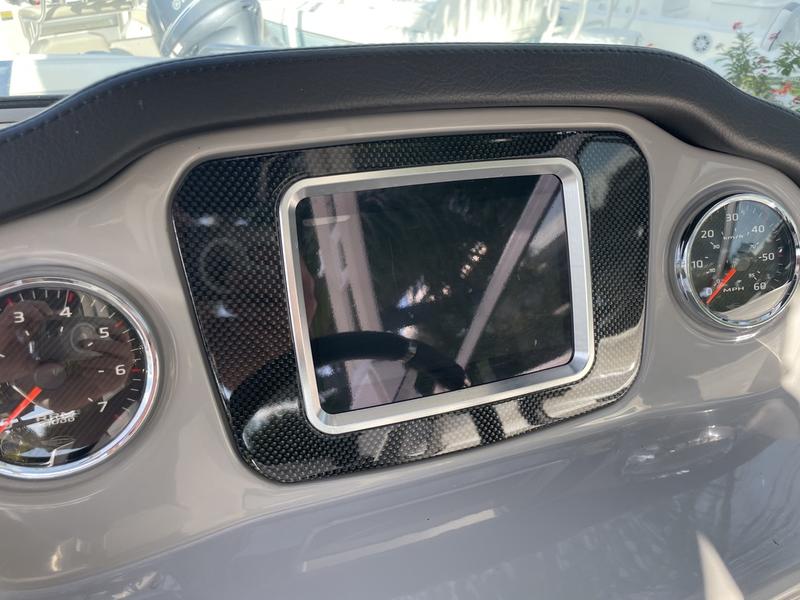 2021 Chaparral 23 Surf - Image 2