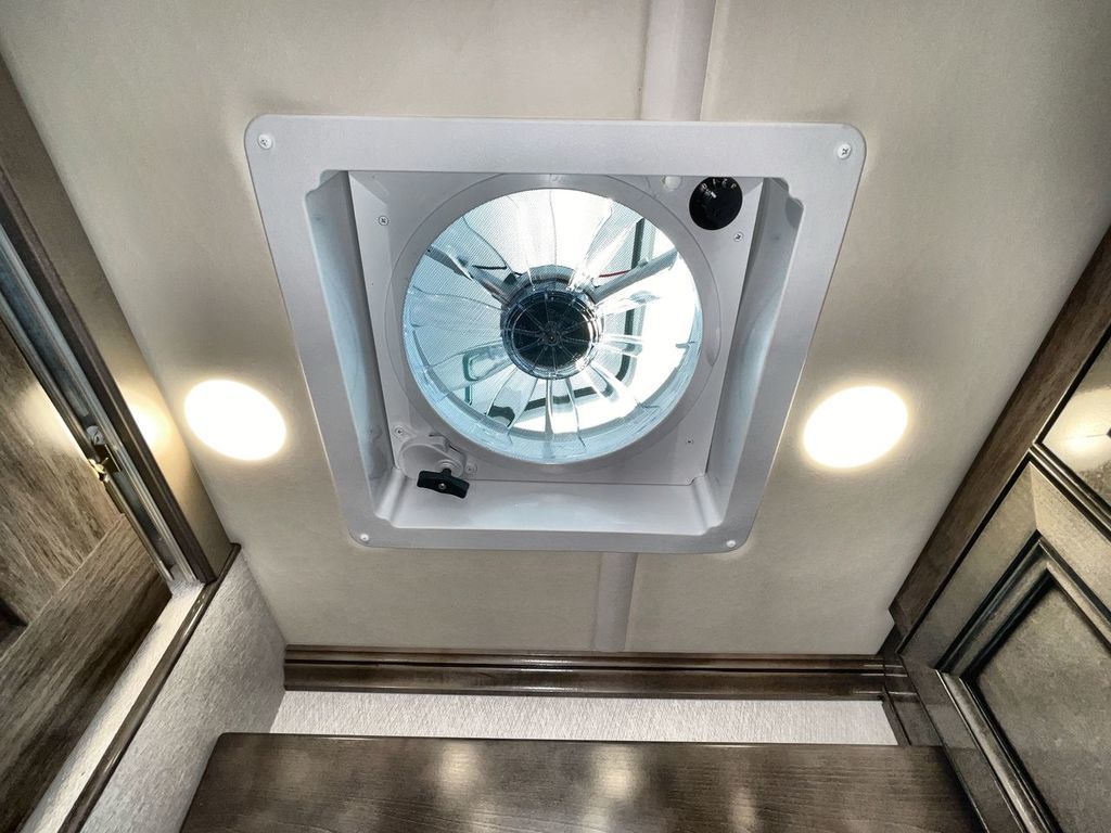 2022 Holiday Rambler Endeavor 38N - Image 4