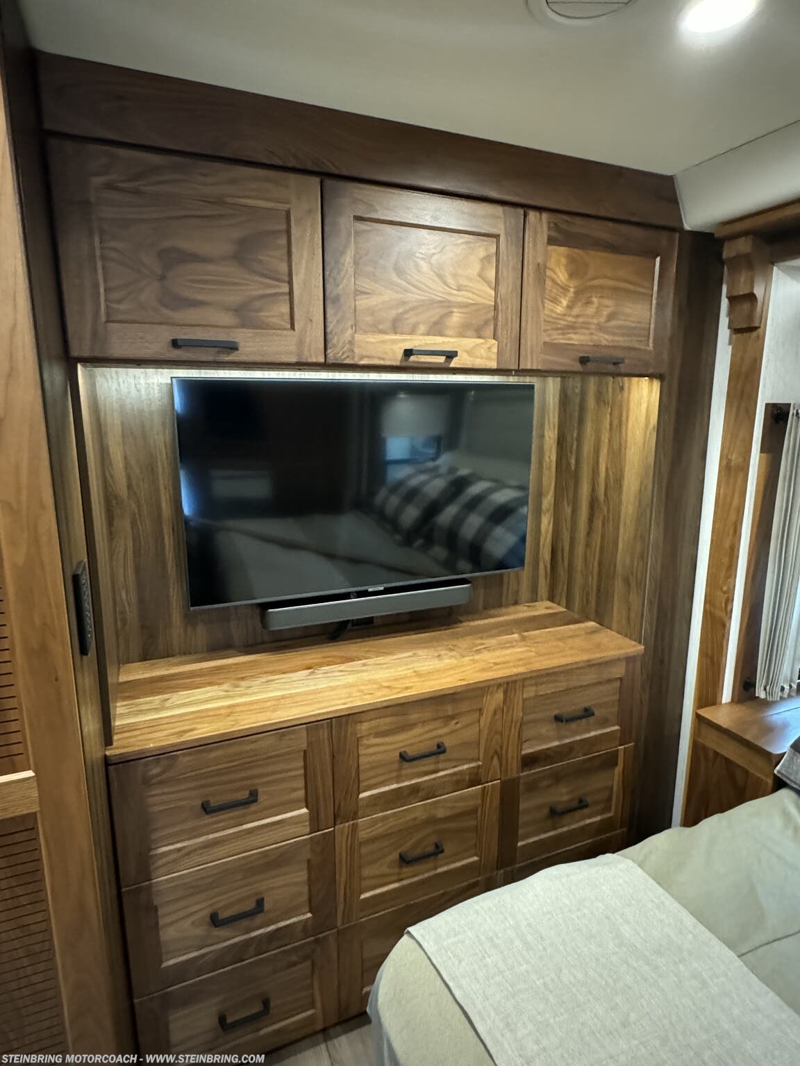 2022 Winnebago Journey 34N - Image 56