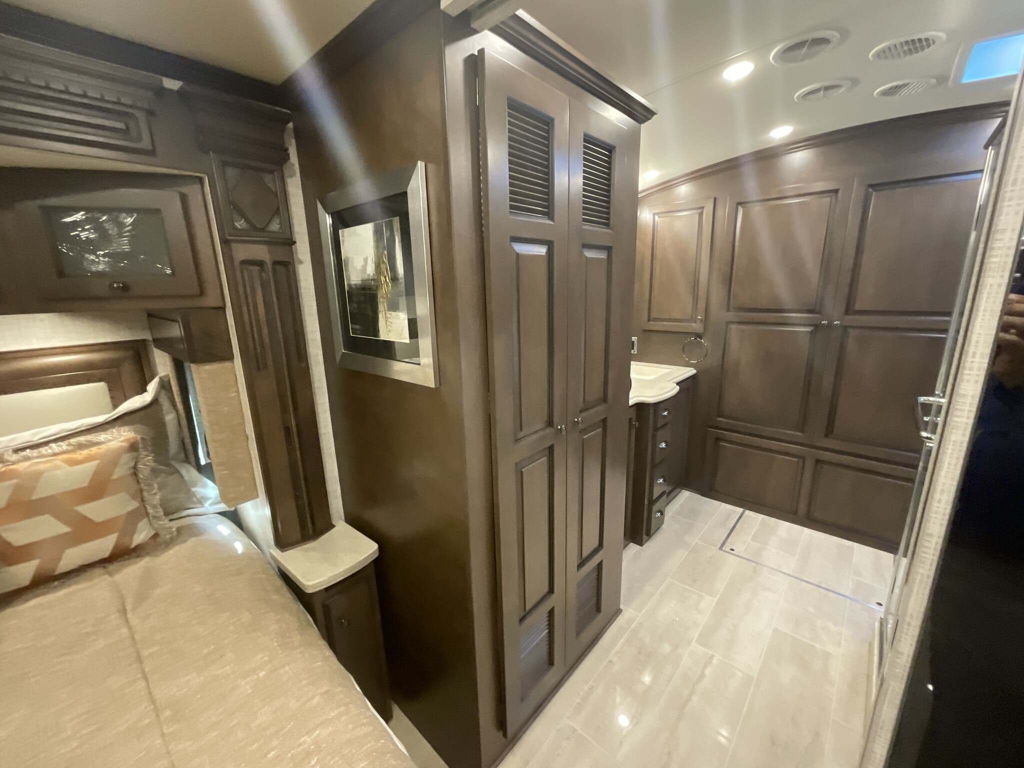 2022 Newmar Dutch Star 4369 Diesel Pusher - Image 55