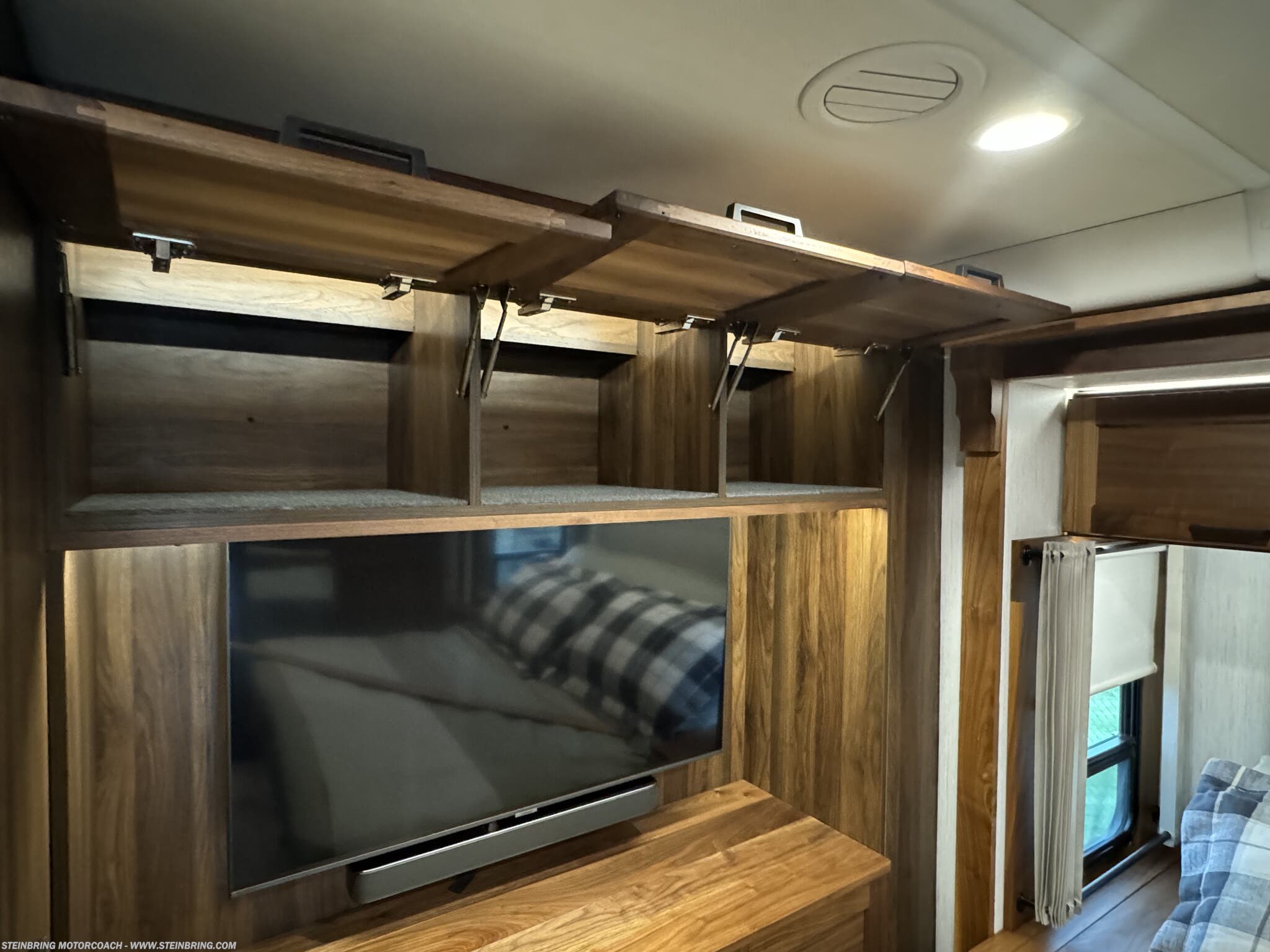 2022 Winnebago Journey 34N - Image 59