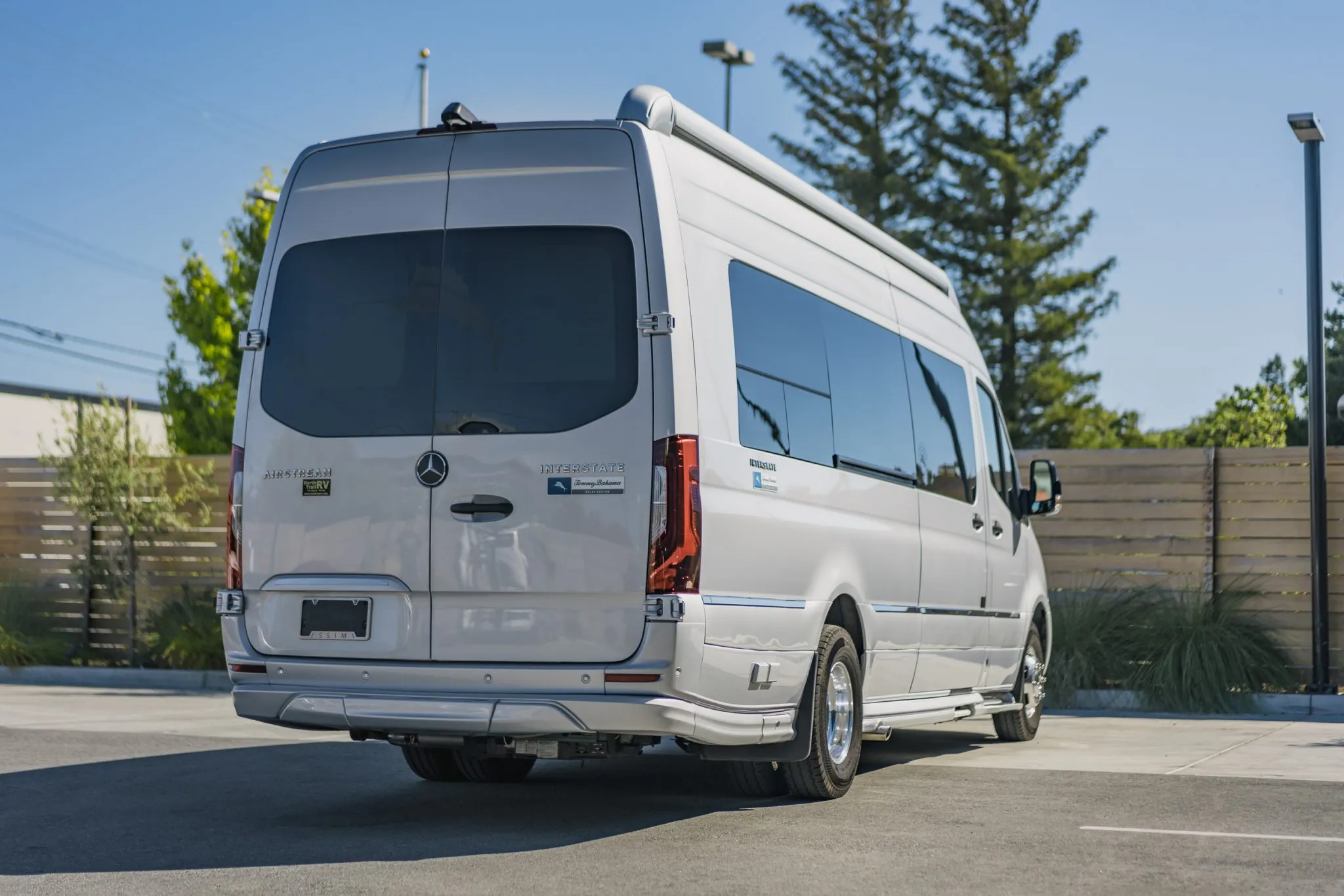 2021 Airstream Interstate 24GT Tommy Bahama Relax Edition - Image 10