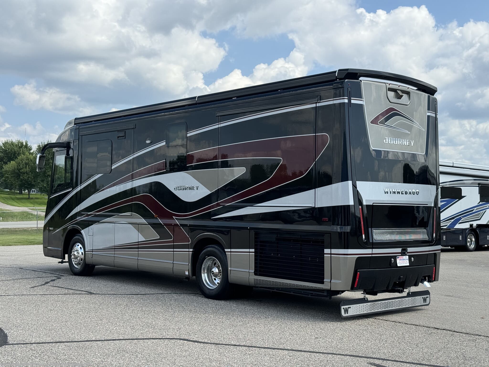 2022 Winnebago Journey 34N - Image 10