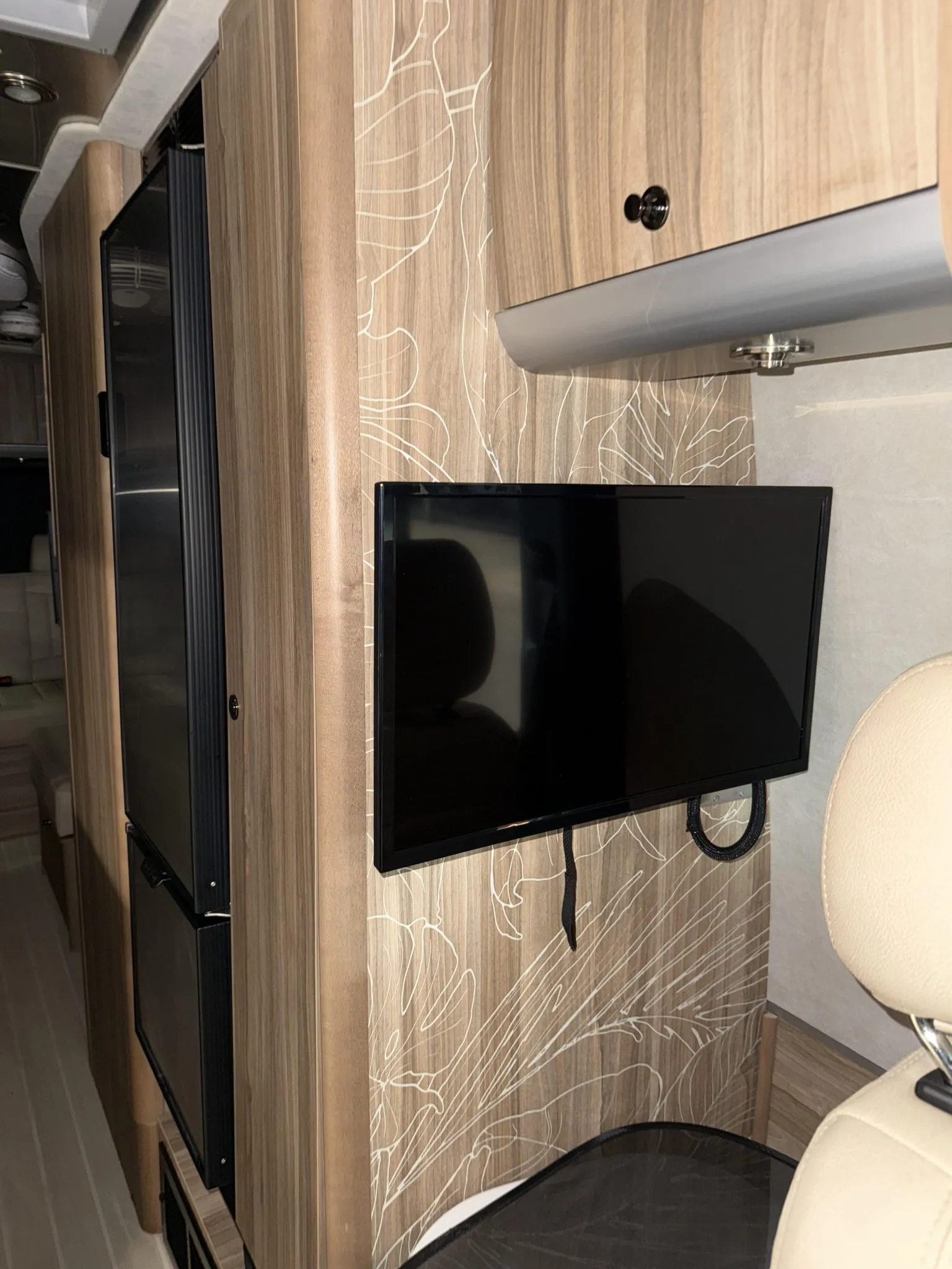 2021 Airstream Interstate 24GT Tommy Bahama Relax Edition - Image 3