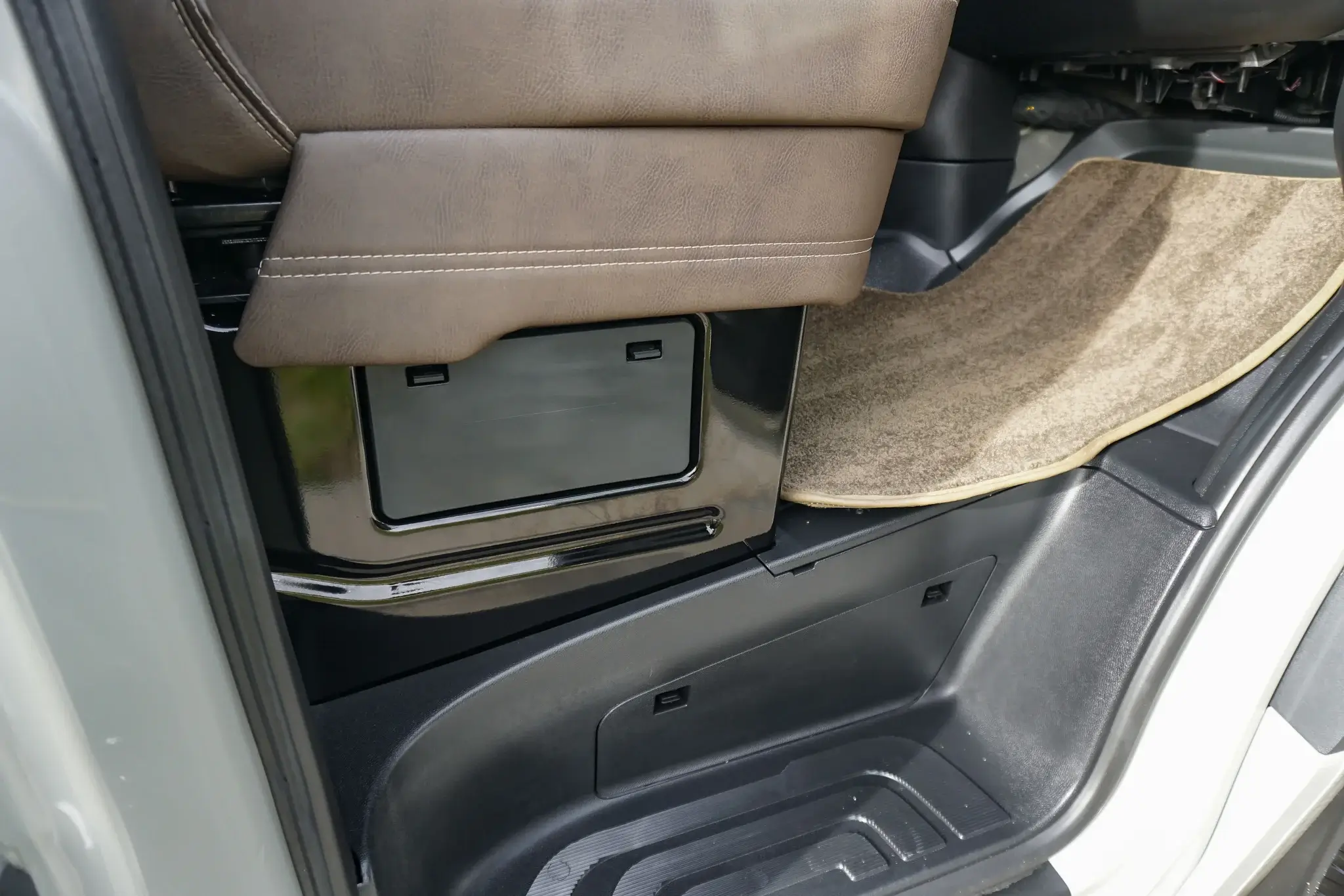 2022 Mercedes-Benz Sprinter 2500 4x4 Explorer Luxury Shuttle - Image 24