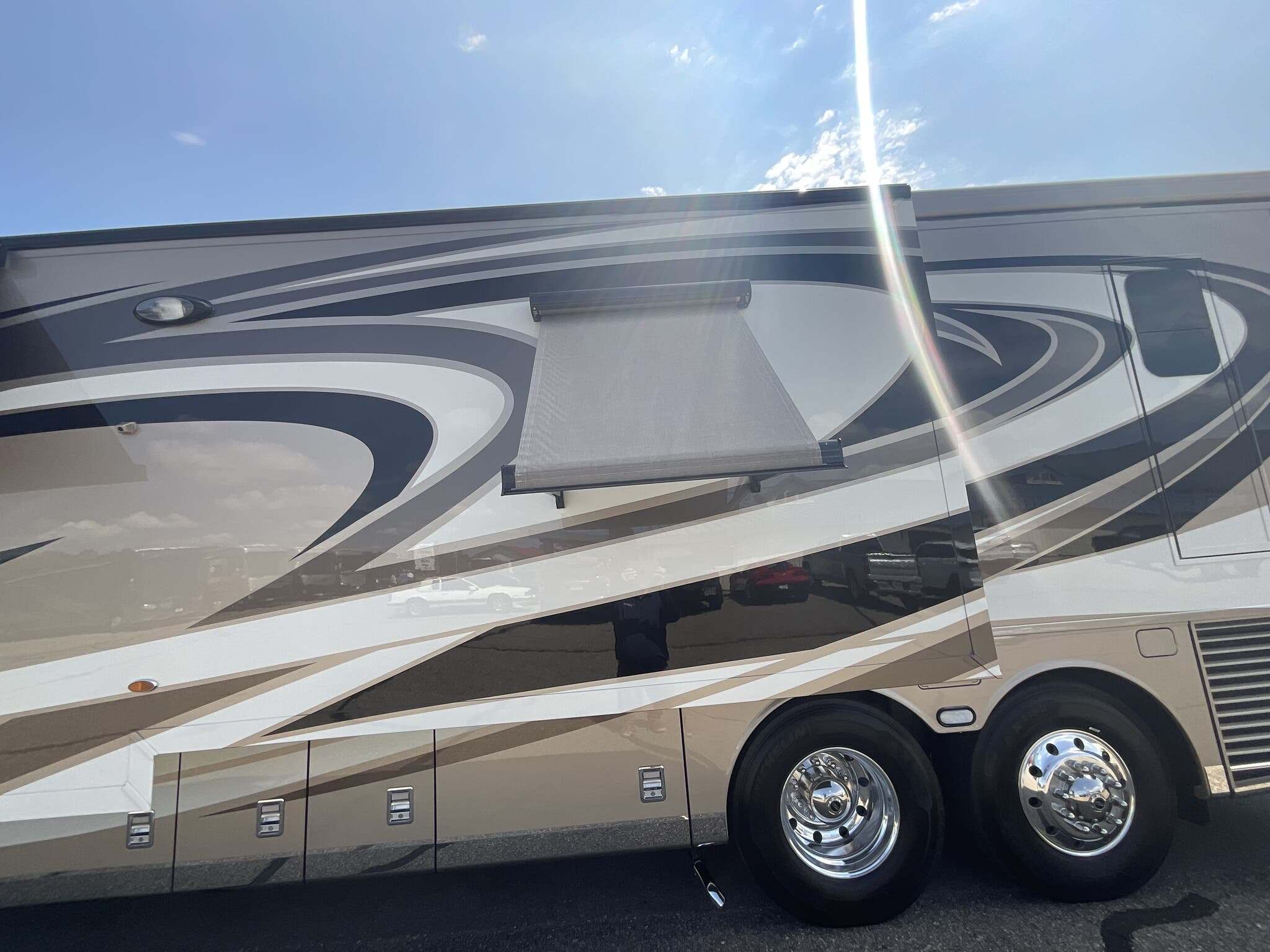 2022 Newmar Dutch Star 4369 Diesel Pusher - Image 9