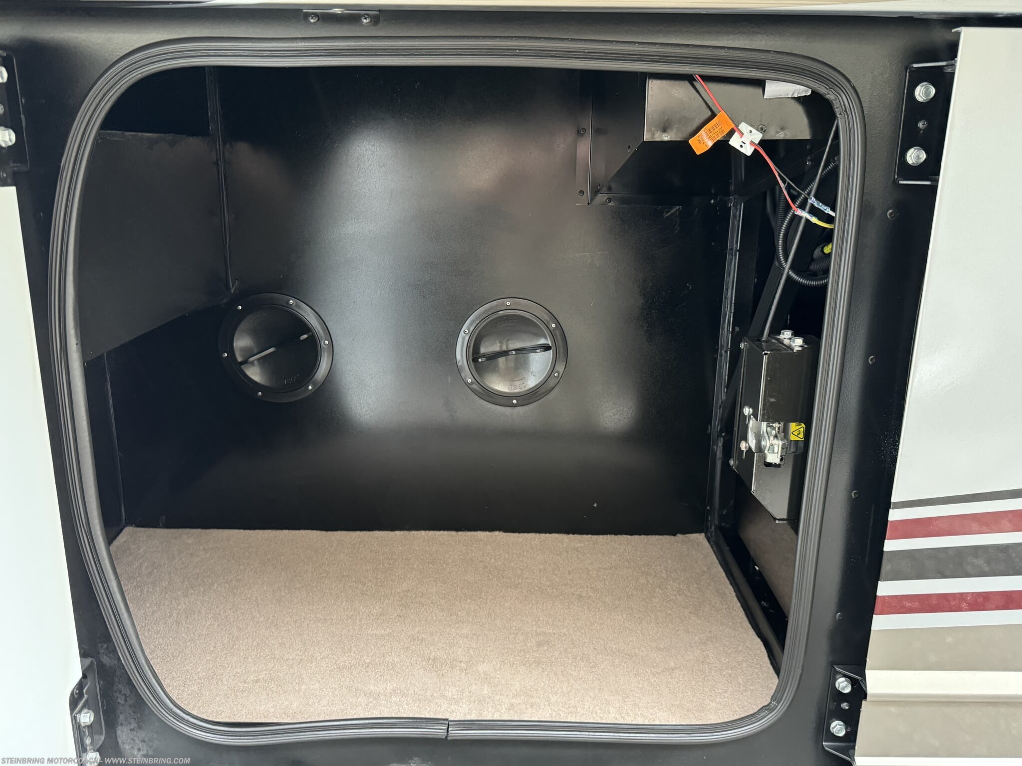 2022 Winnebago Journey 34N - Image 3